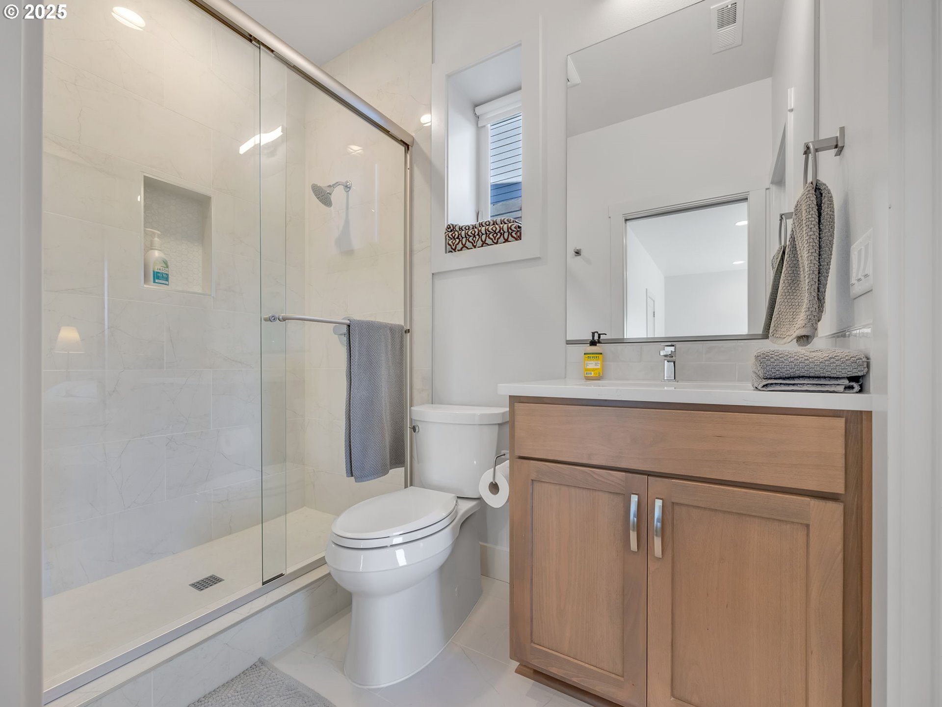 558 SEA VIEW DR
