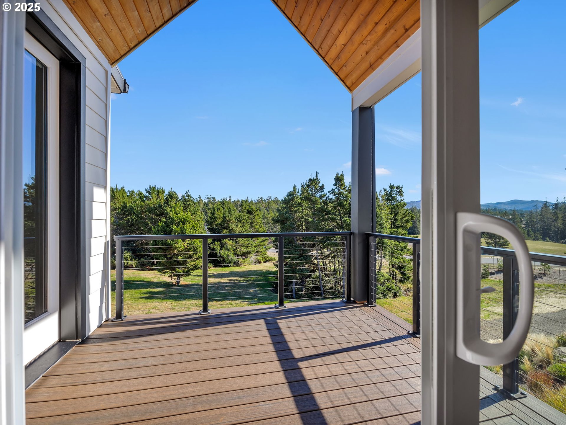 558 SEA VIEW DR