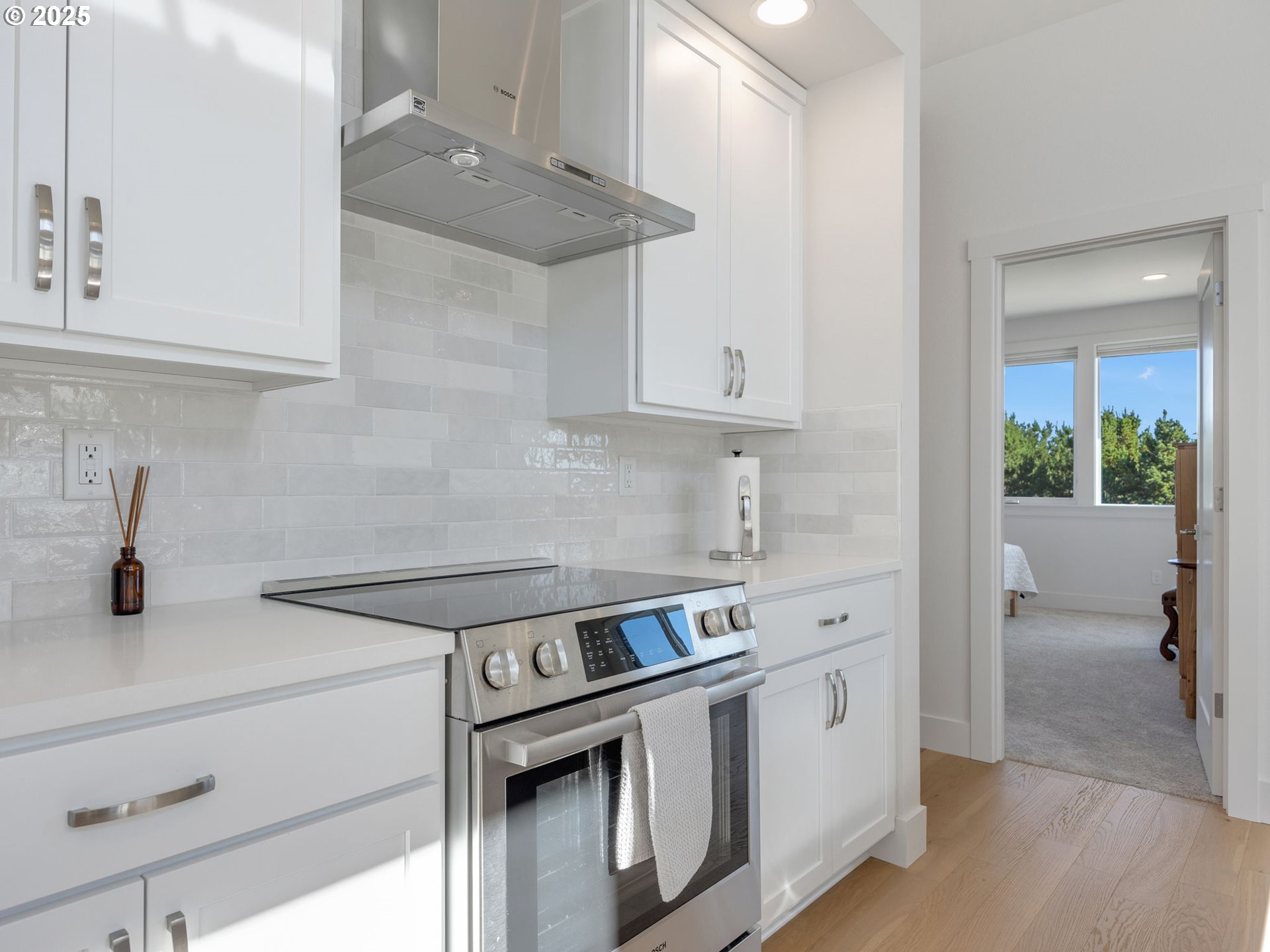 558 SEA VIEW DR