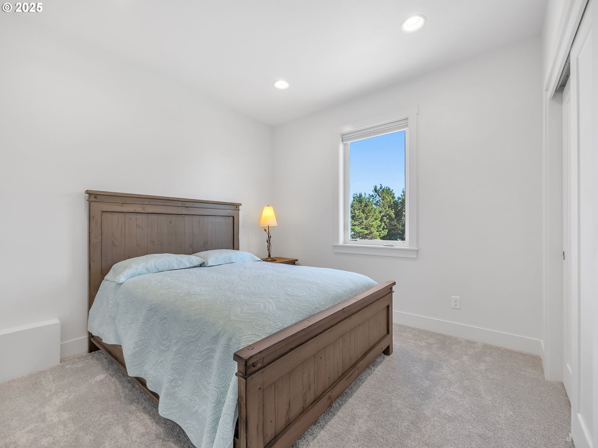 558 SEA VIEW DR