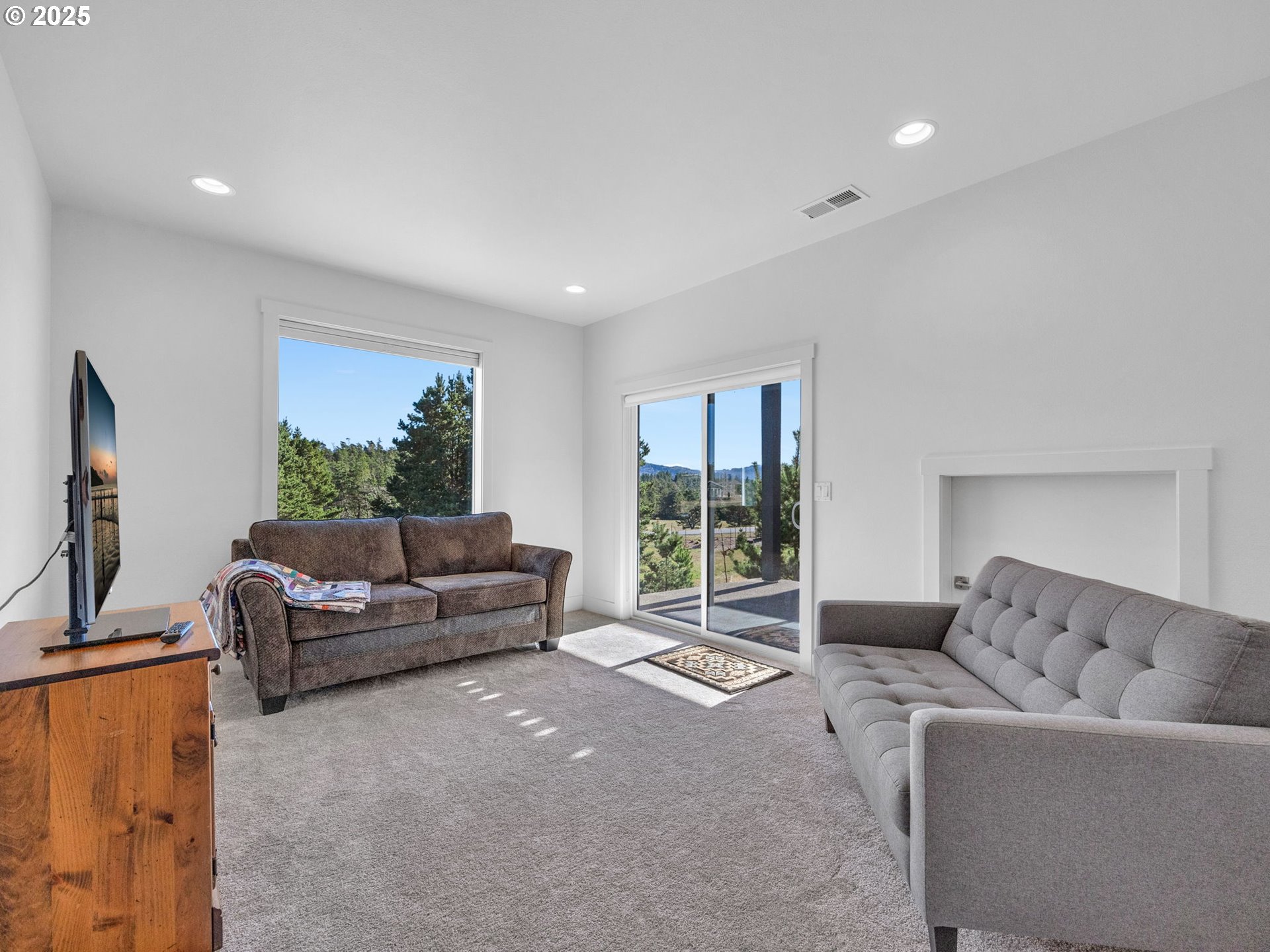 558 SEA VIEW DR