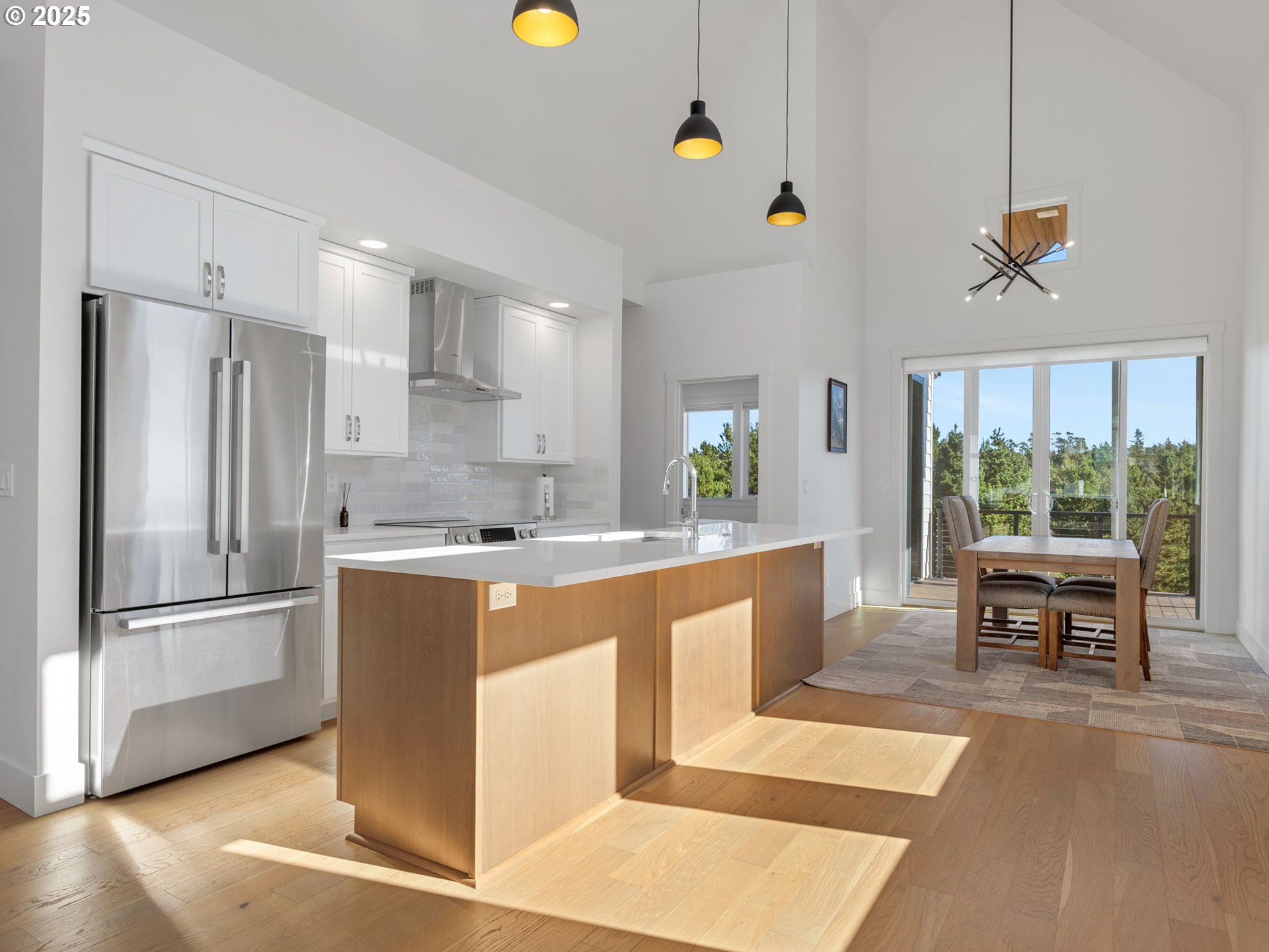 558 SEA VIEW DR