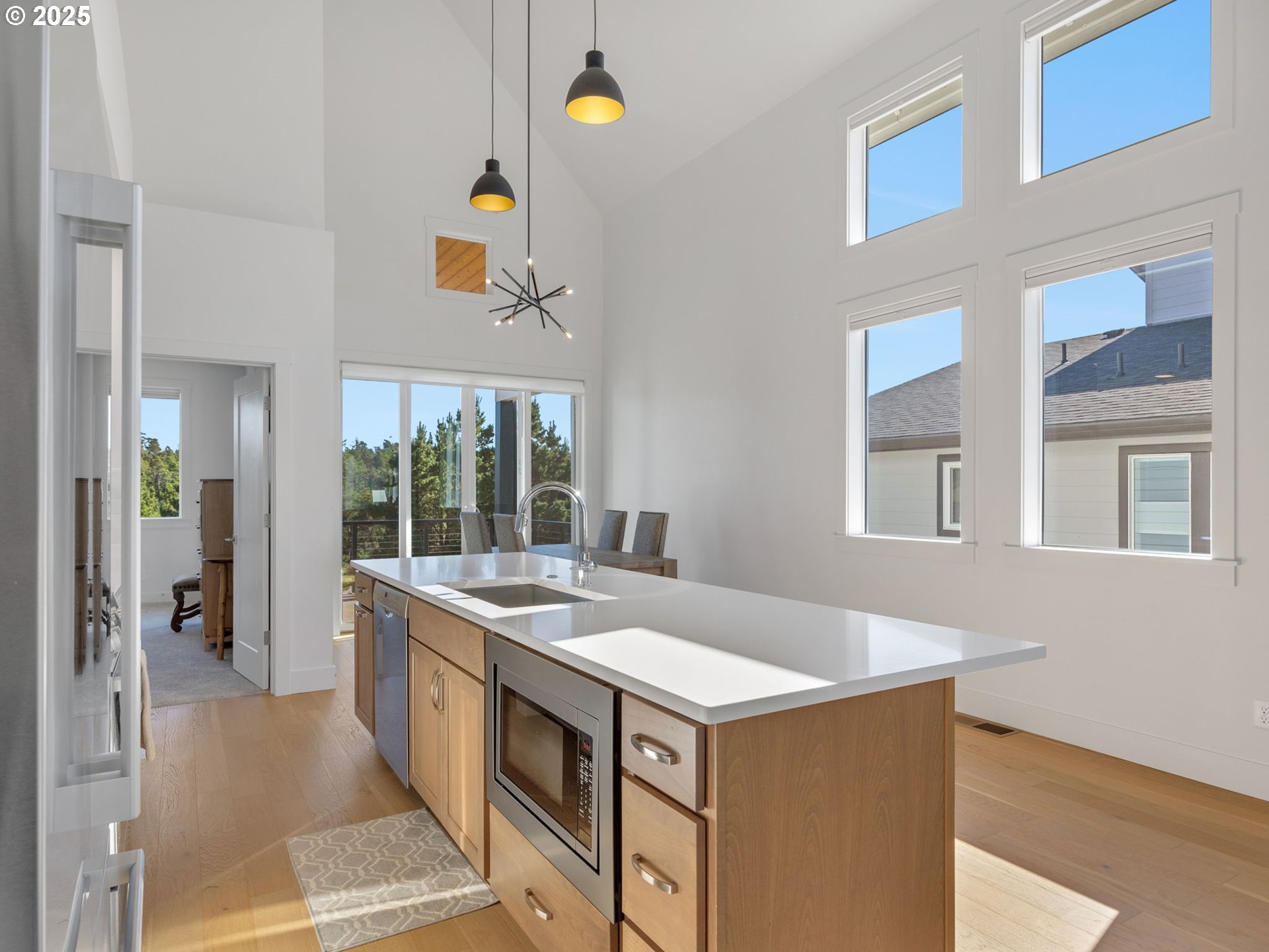 558 SEA VIEW DR