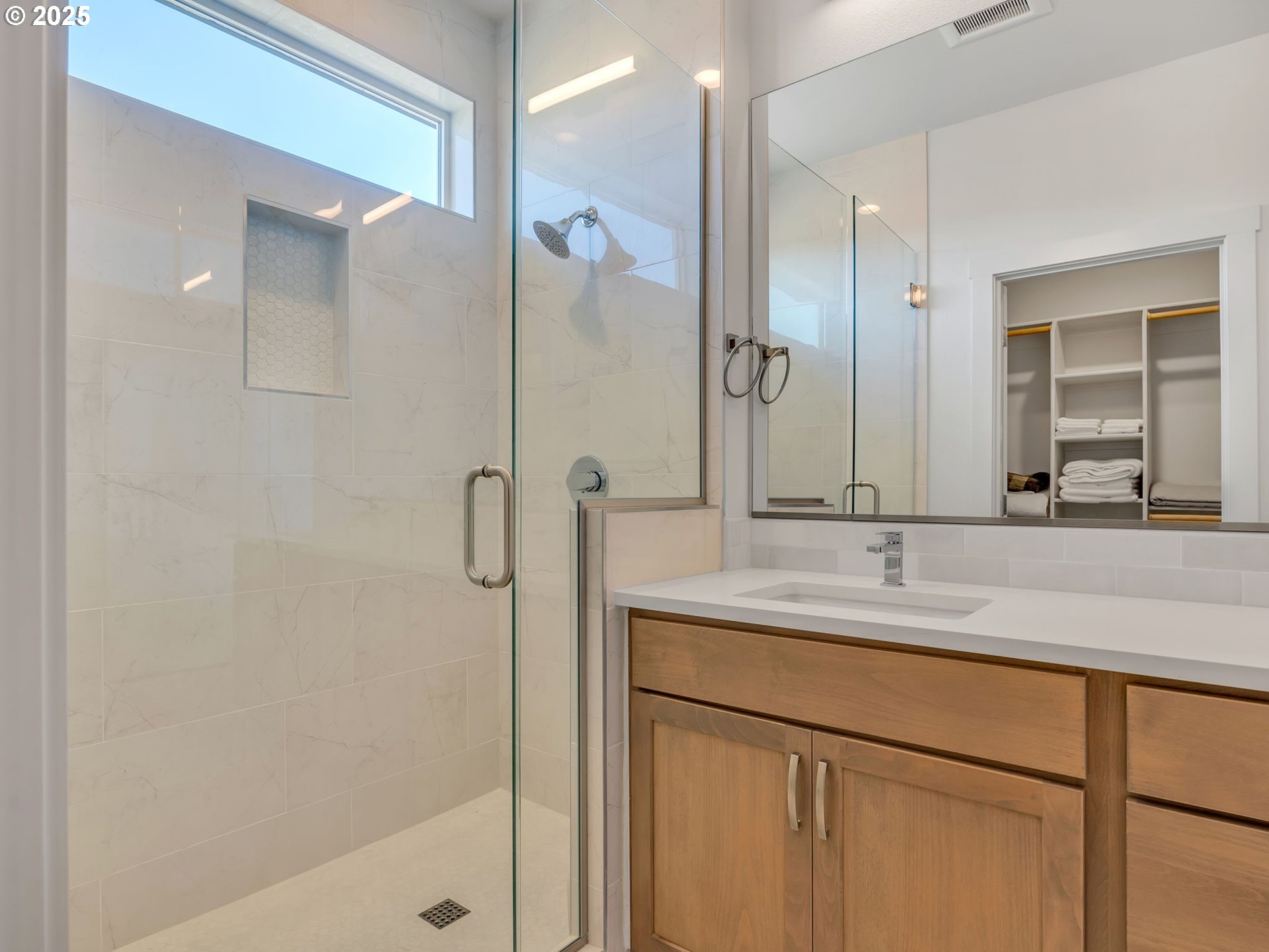 558 SEA VIEW DR