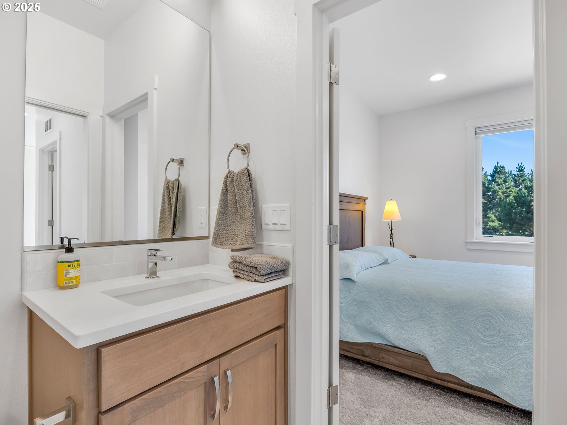 558 SEA VIEW DR