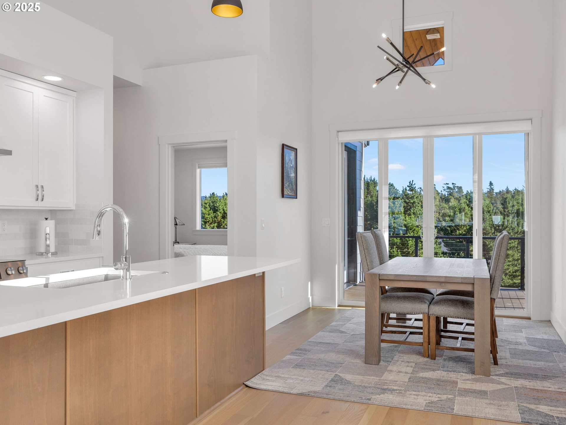 558 SEA VIEW DR