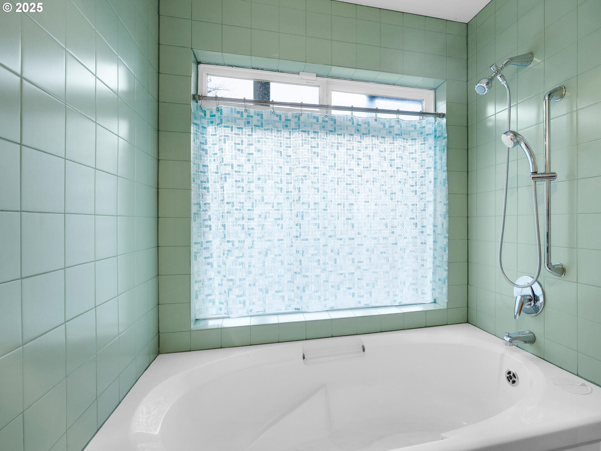 8435 TREASURE ROCKS RD