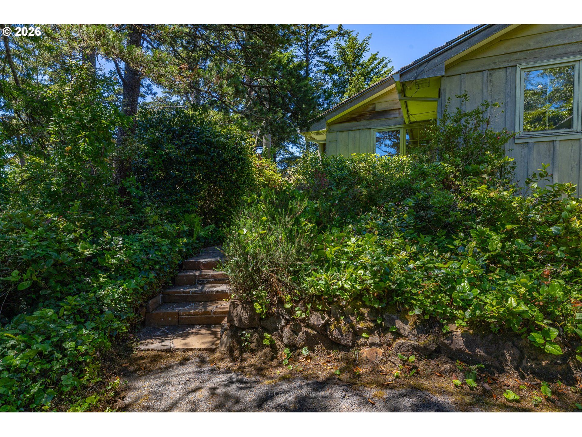 141 MANZANITA AVE