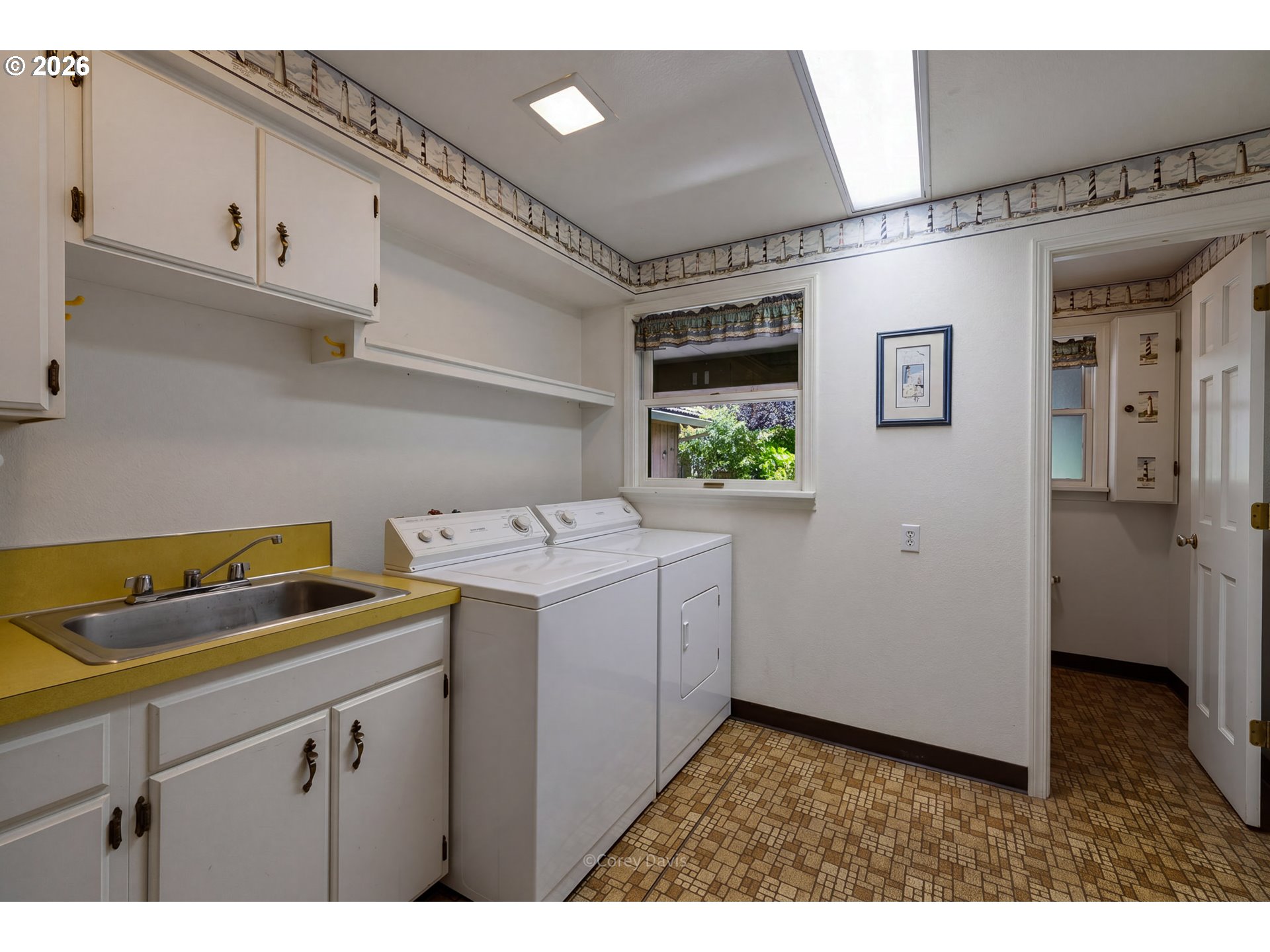 141 MANZANITA AVE