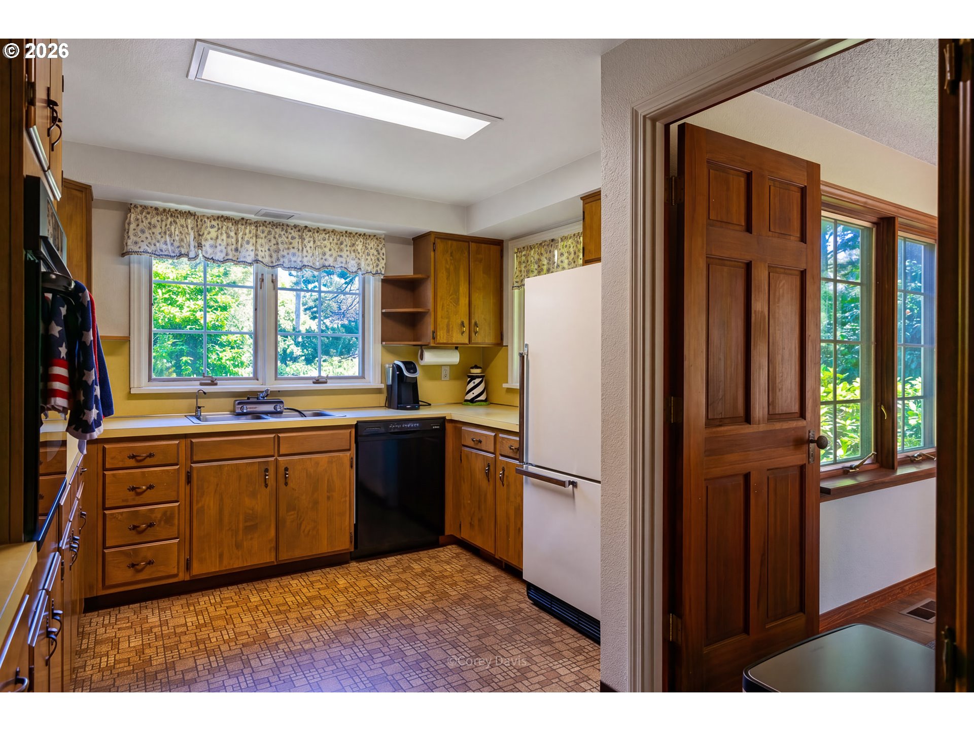 141 MANZANITA AVE