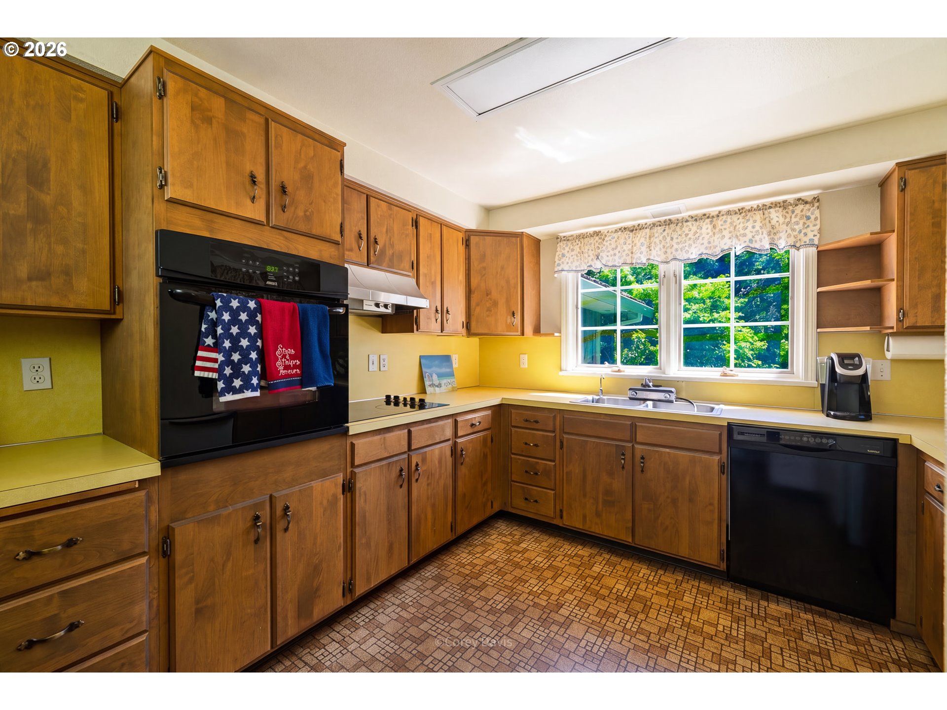 141 MANZANITA AVE