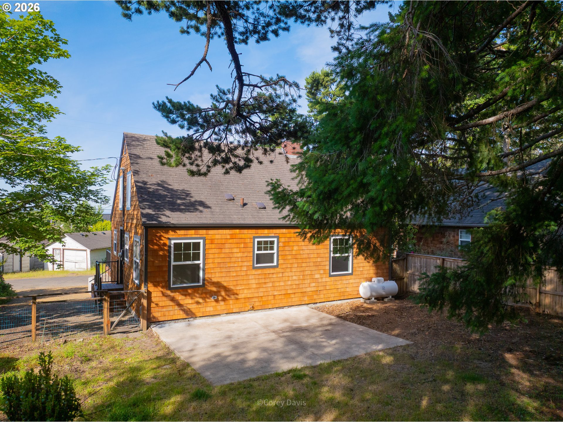 489 PINE AVE