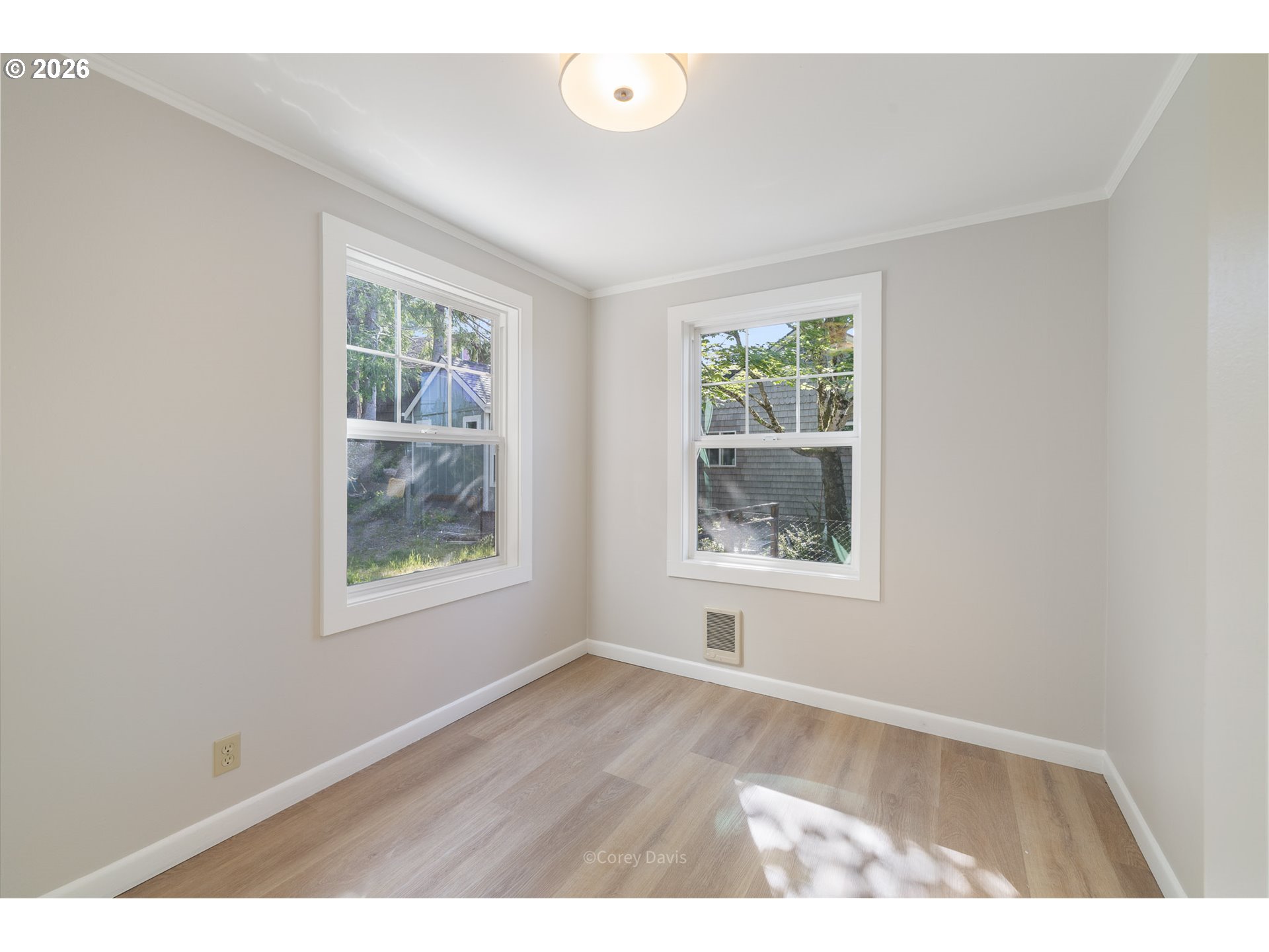 489 PINE AVE
