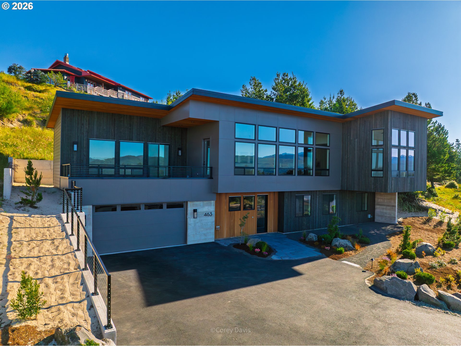 463 MEADOWS DR