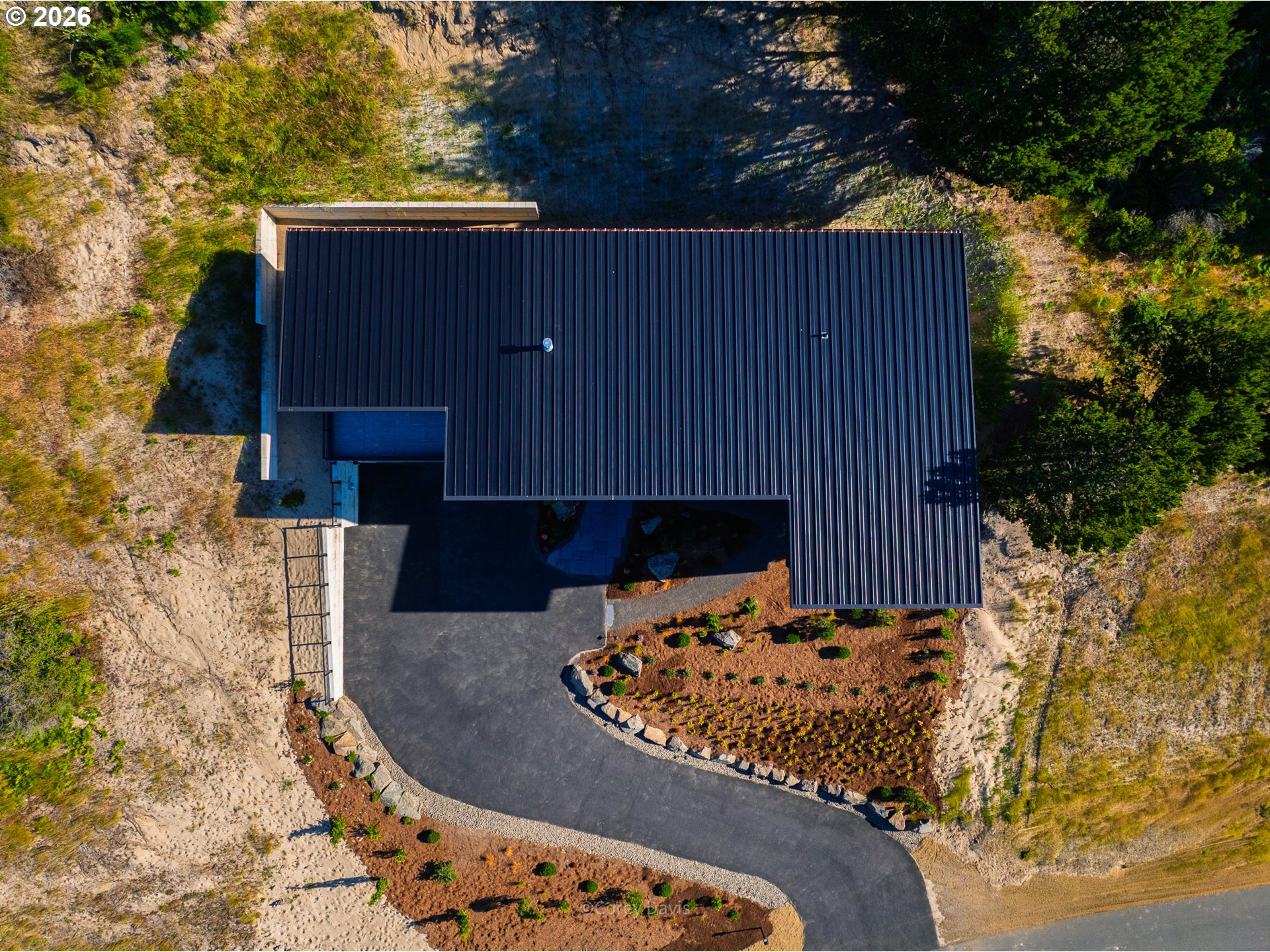 463 MEADOWS DR