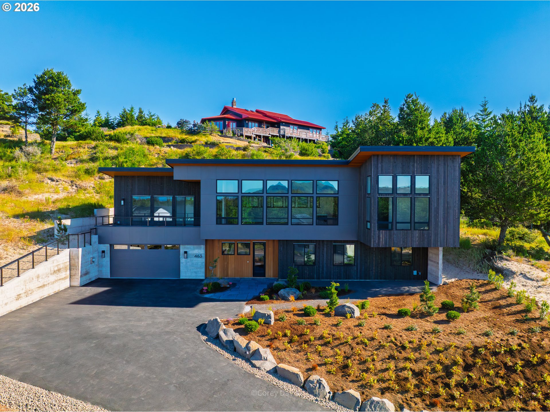 463 MEADOWS DR