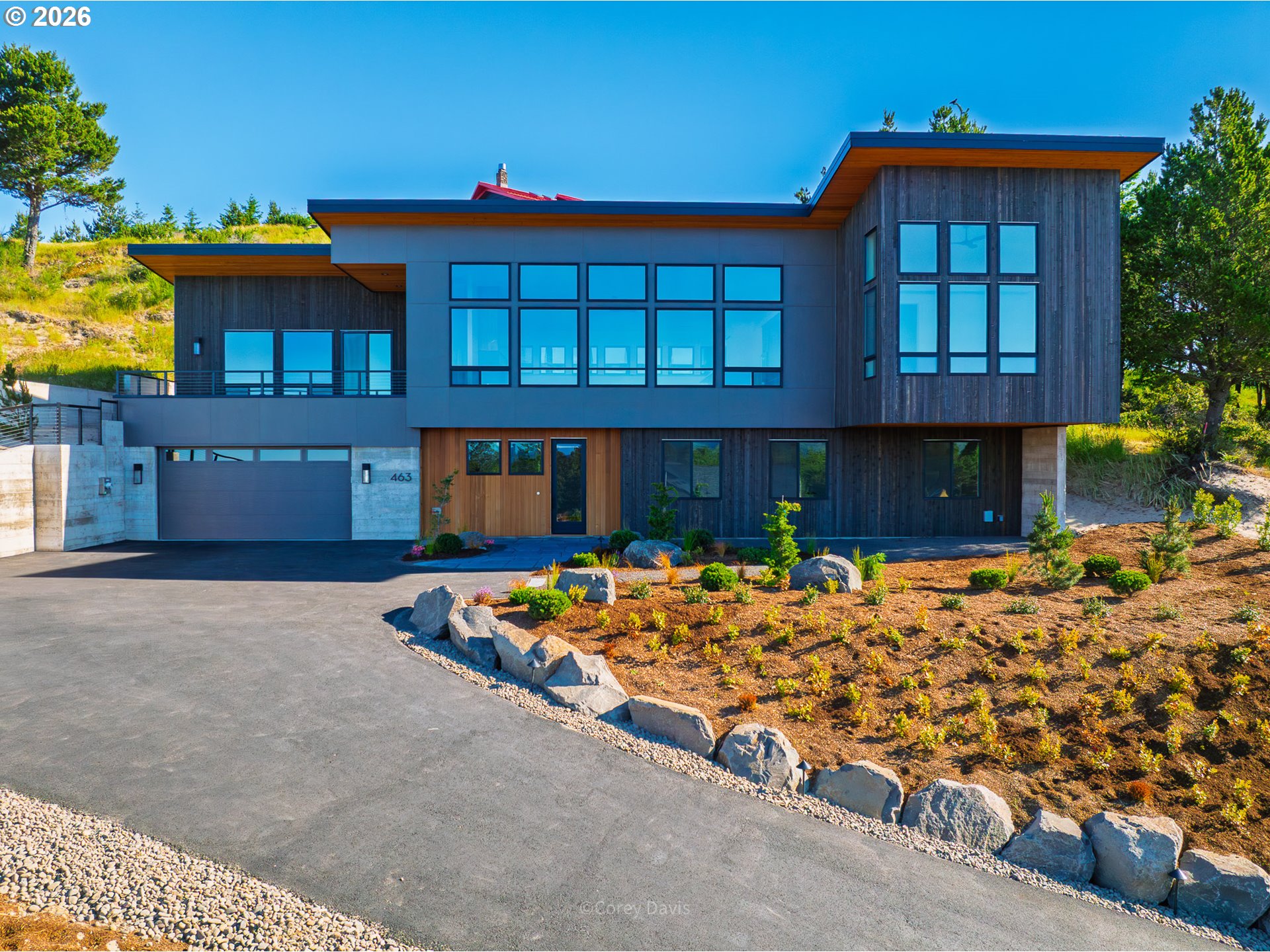 463 MEADOWS DR