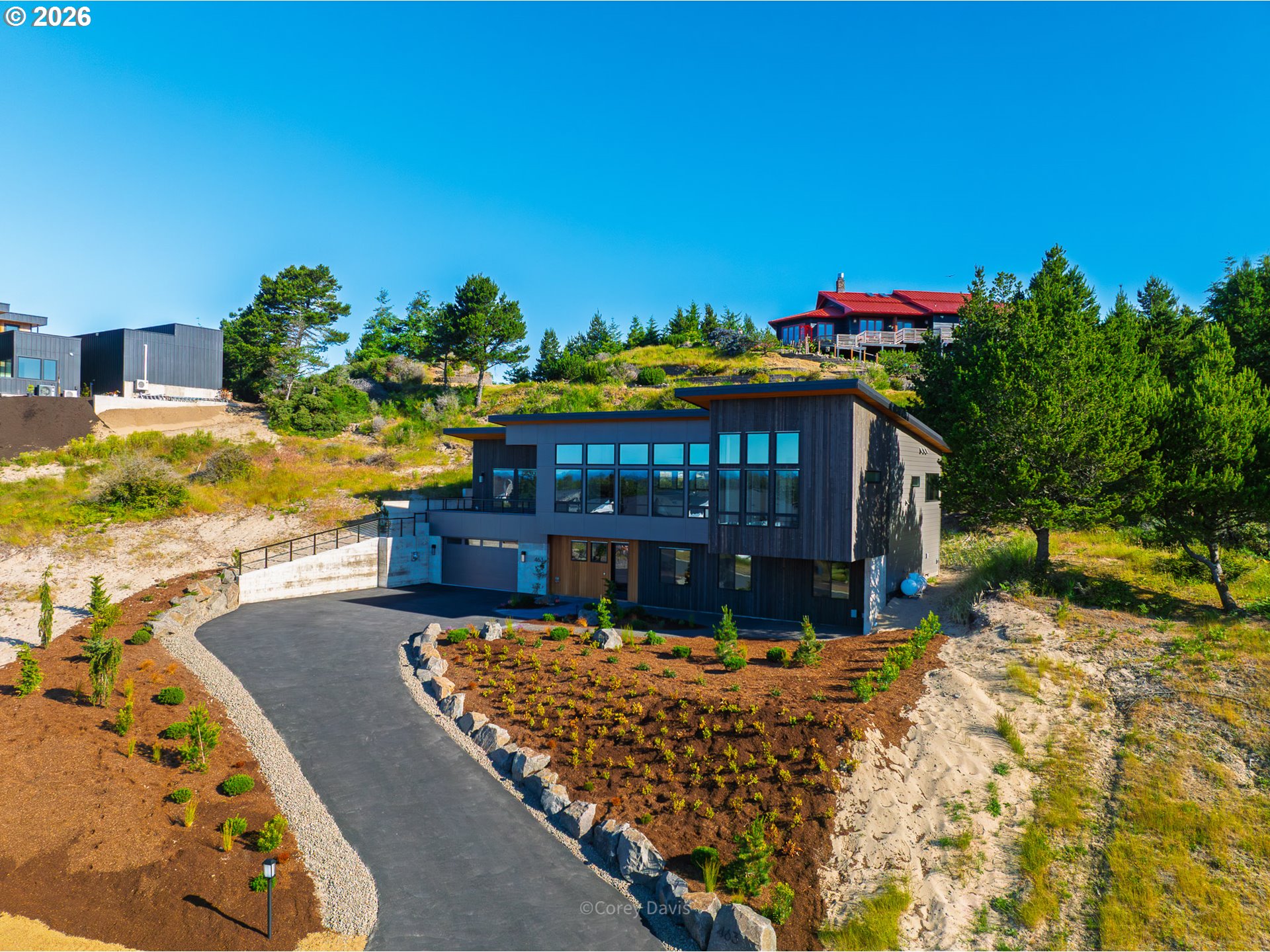 463 MEADOWS DR