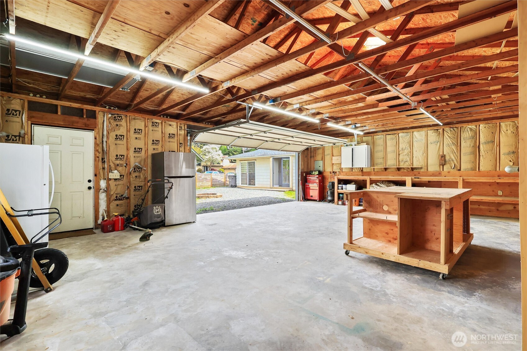 111 Paradise Parkway
