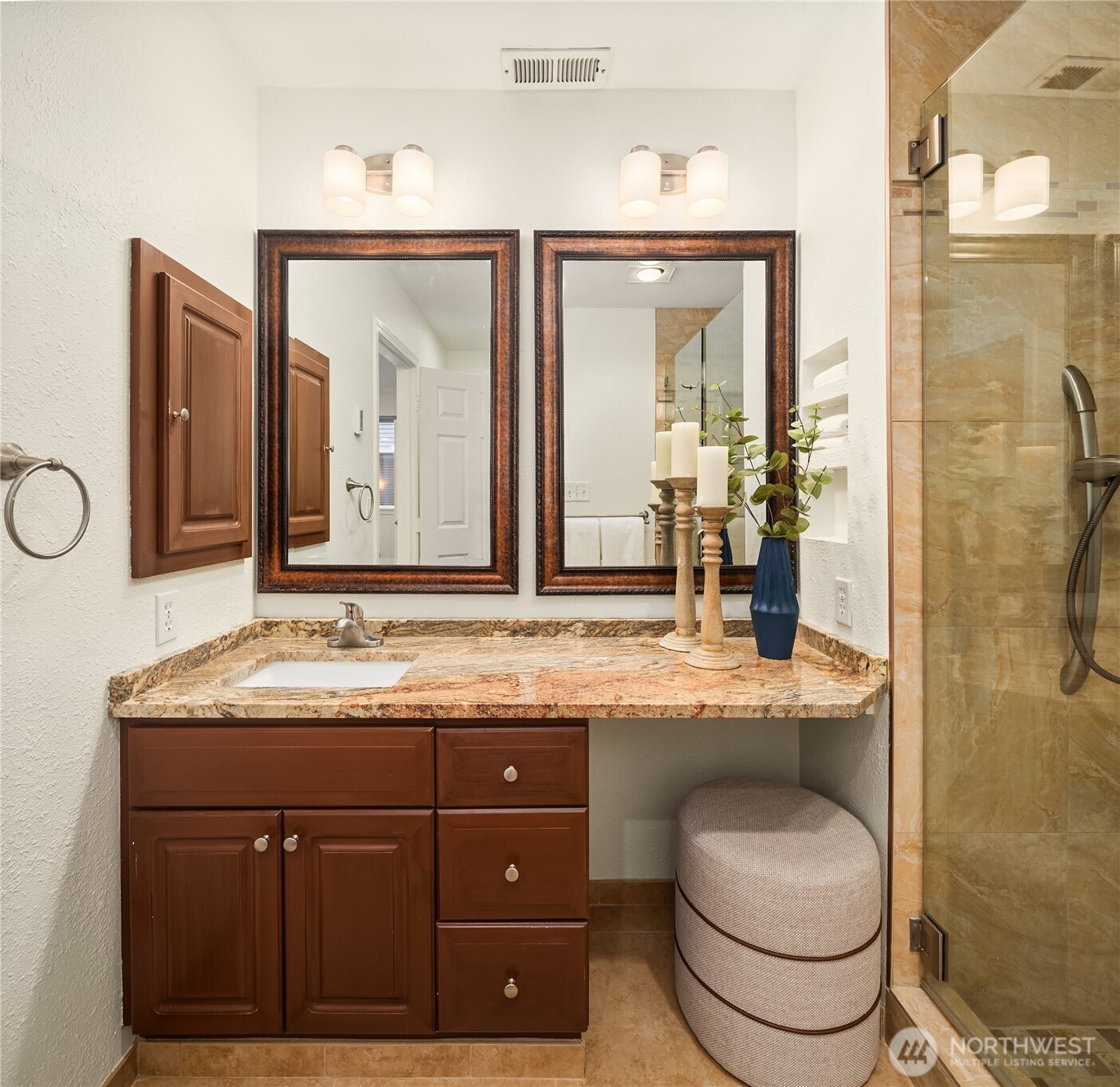 755 NW Juniper Street