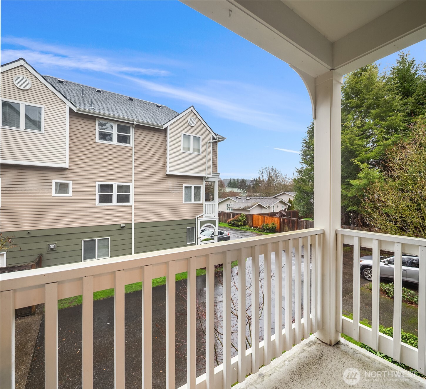 755 NW Juniper Street