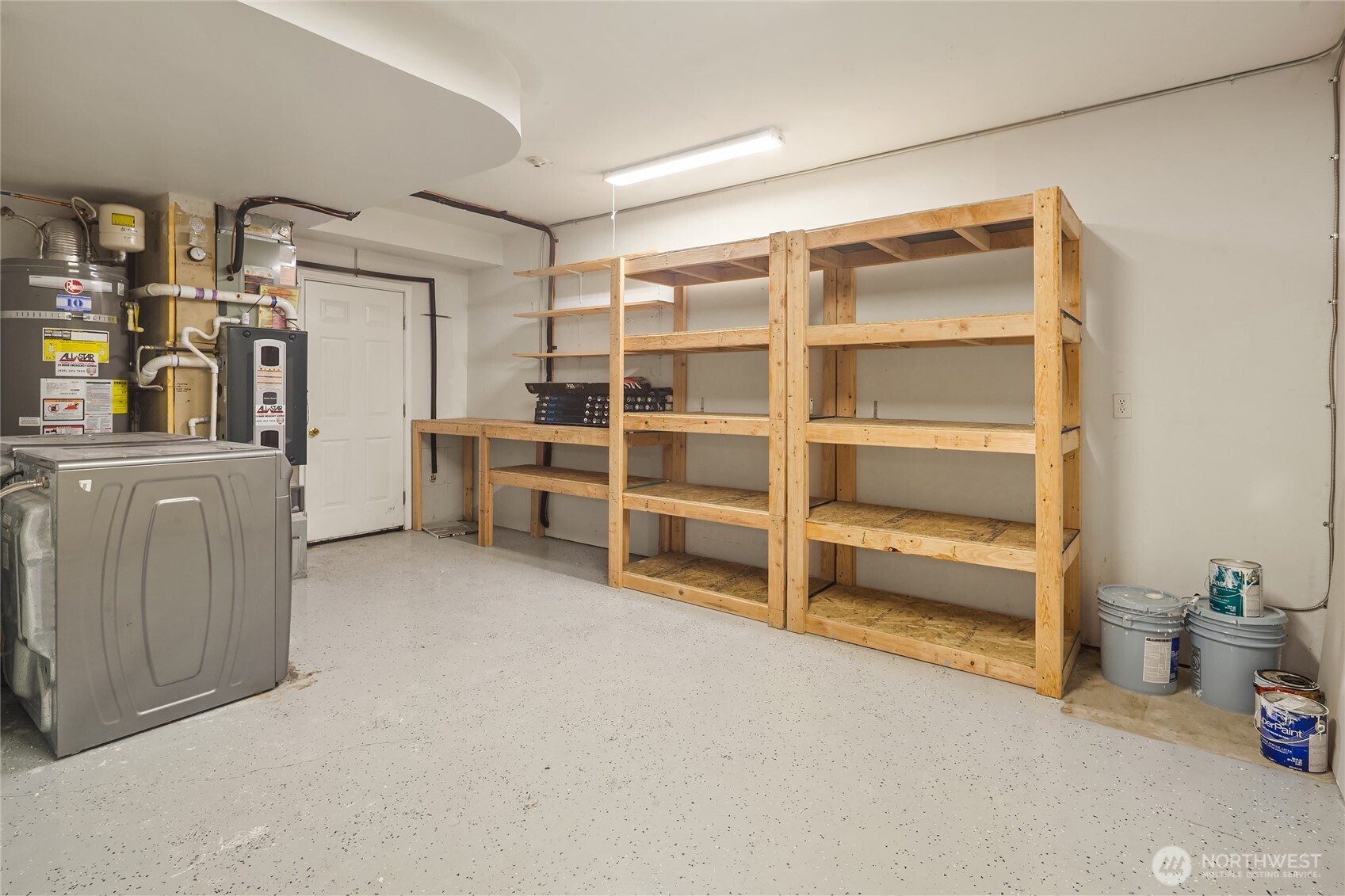 755 NW Juniper Street