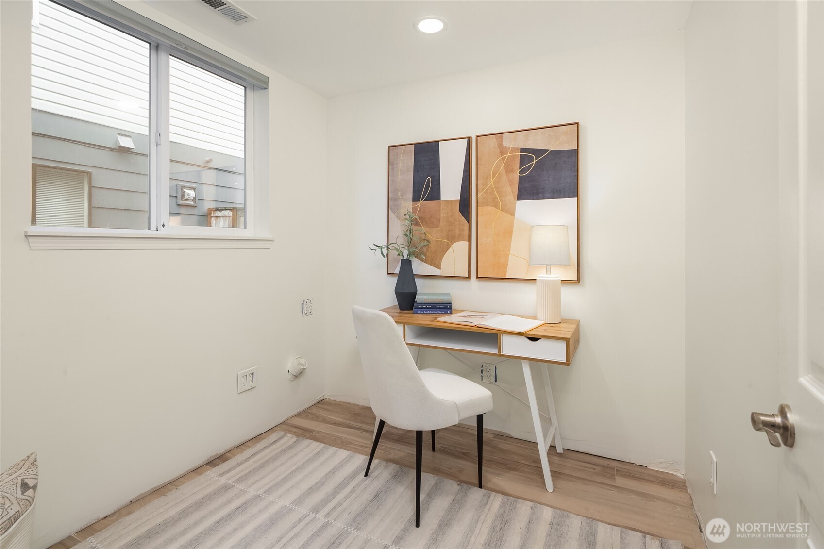 755 NW Juniper Street