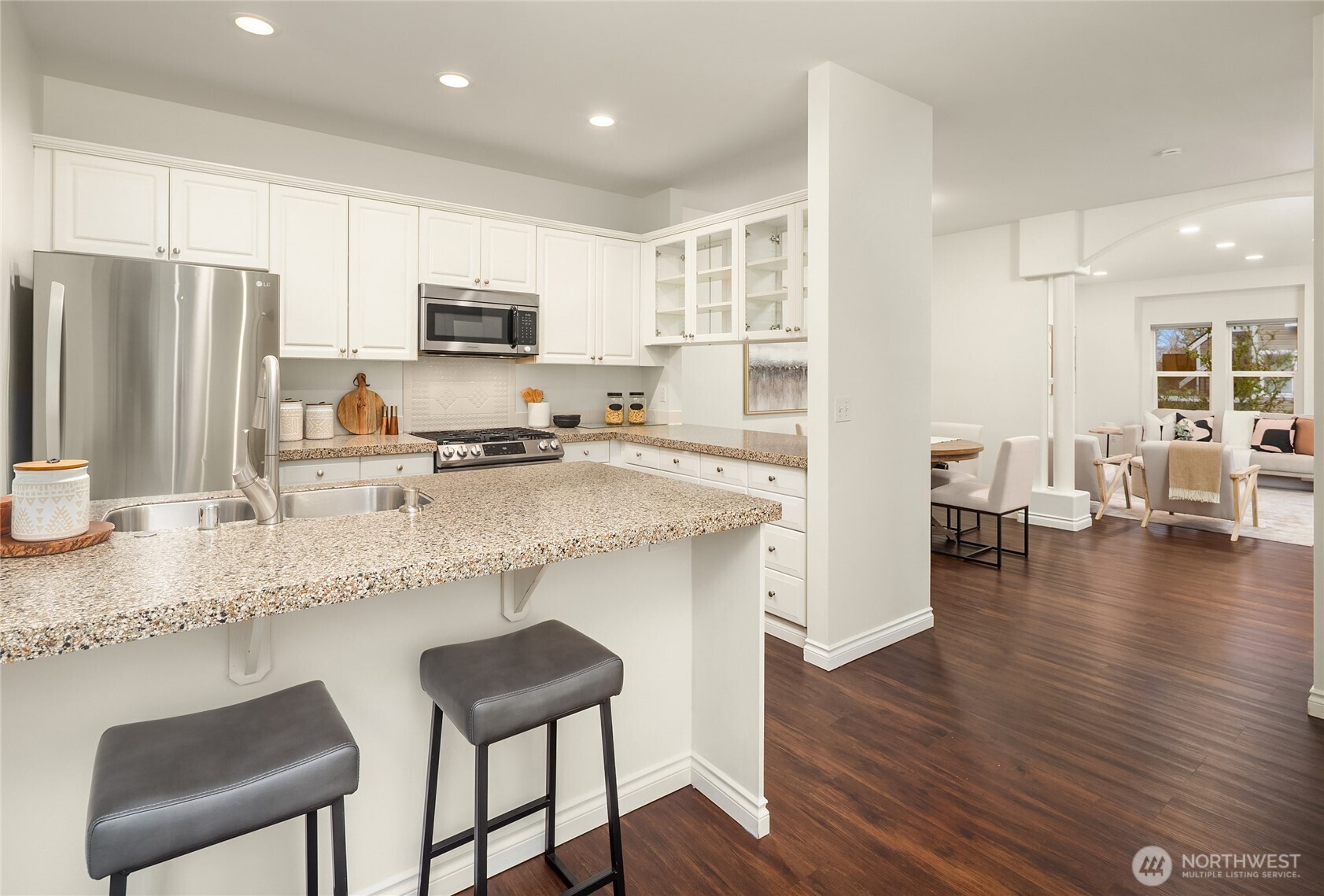 755 NW Juniper Street