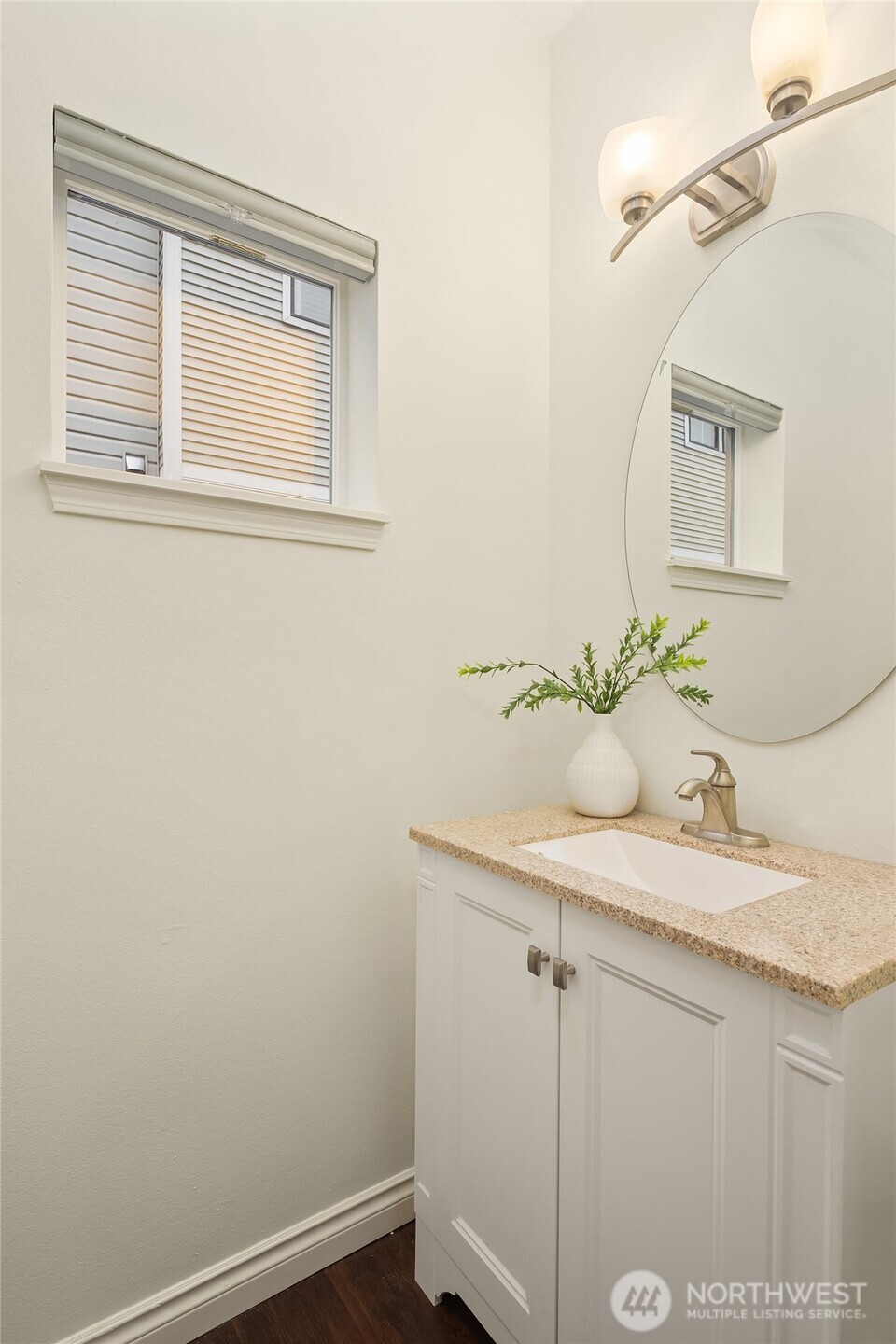 755 NW Juniper Street