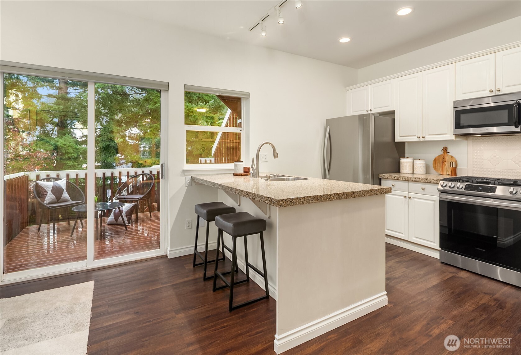 755 NW Juniper Street