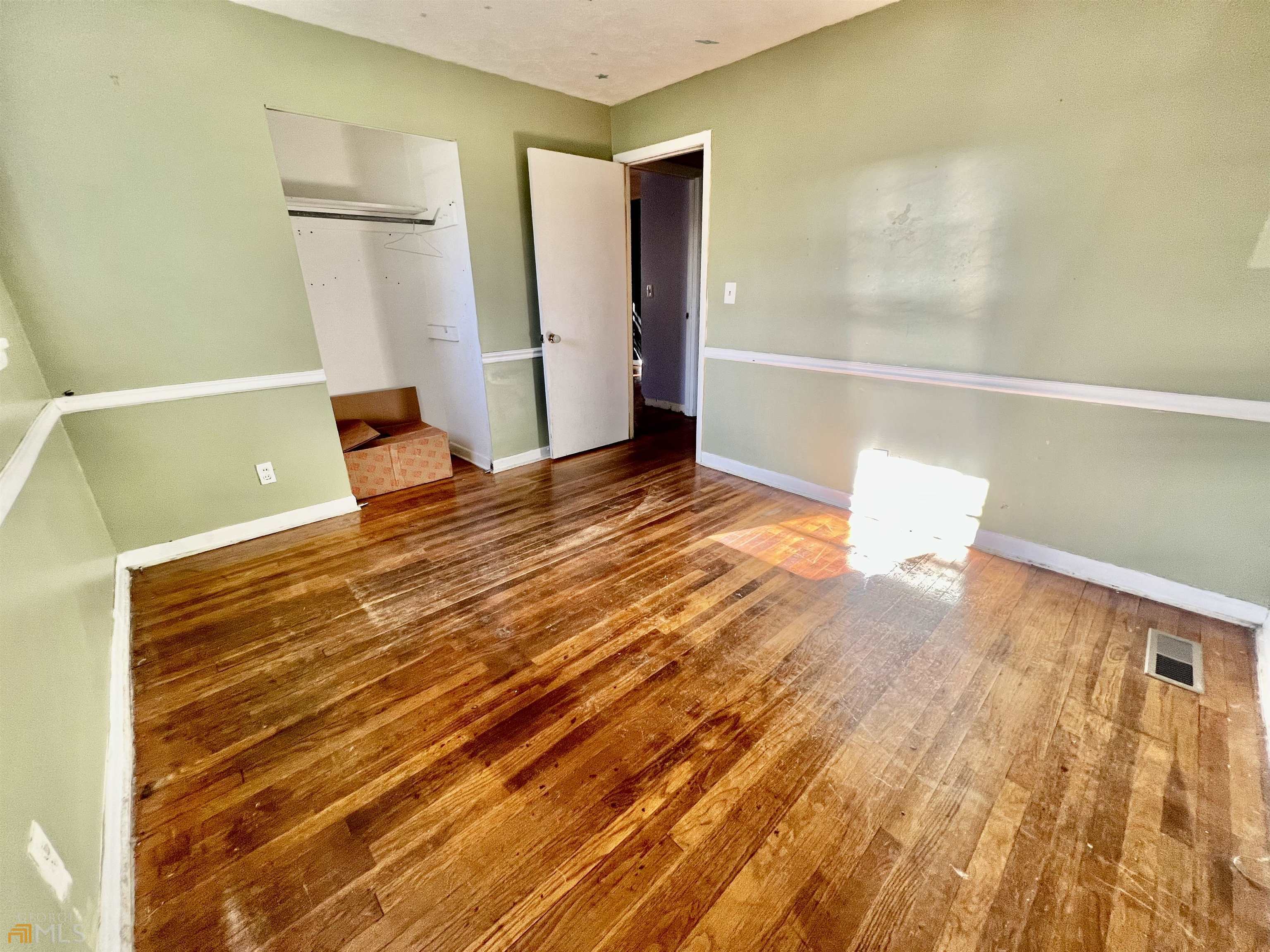 43 W Forest Avenue