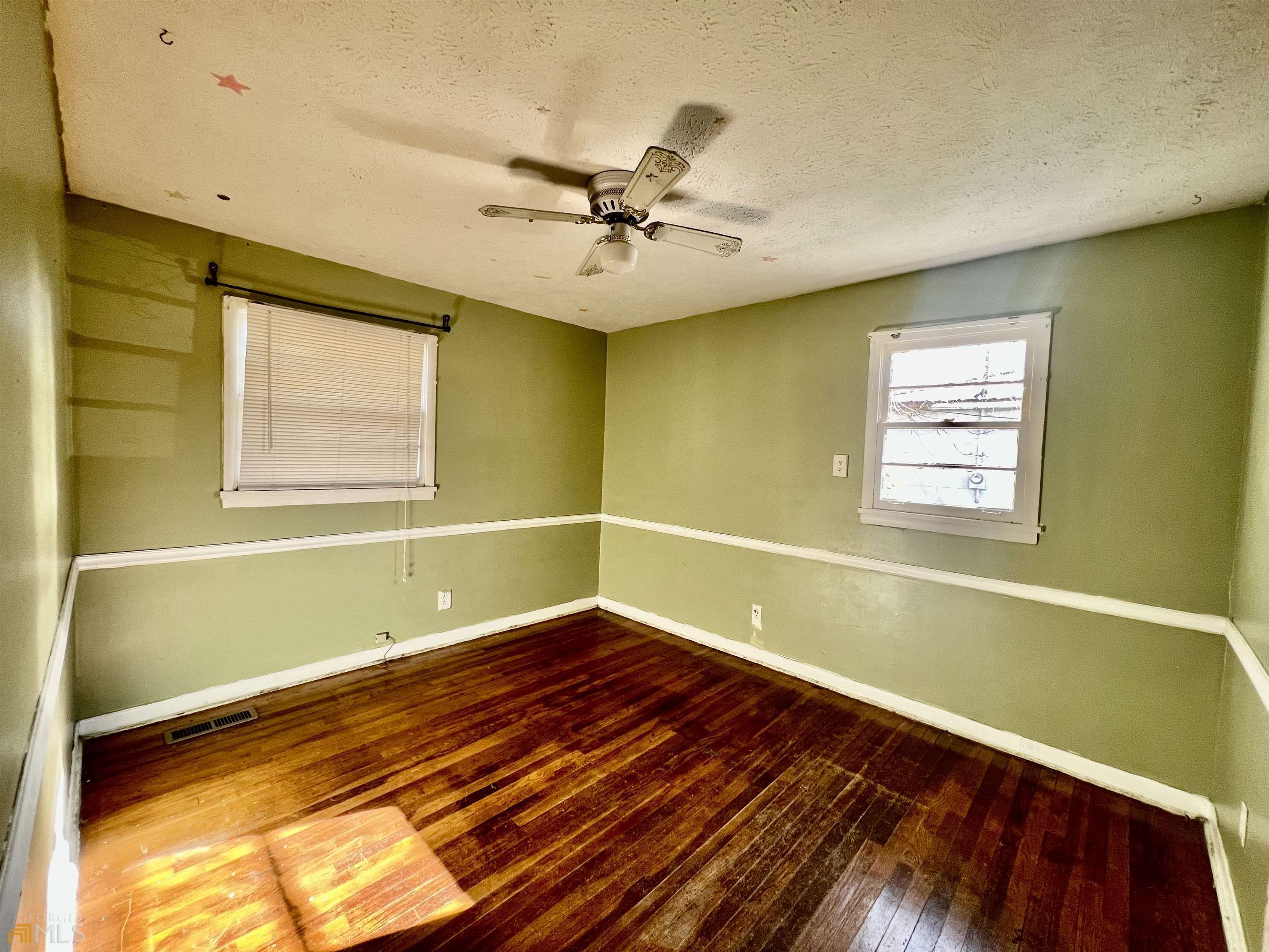 43 W Forest Avenue