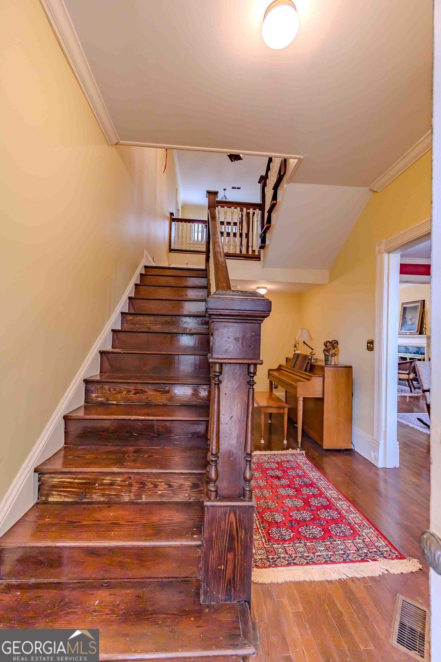 39 W Graham Street