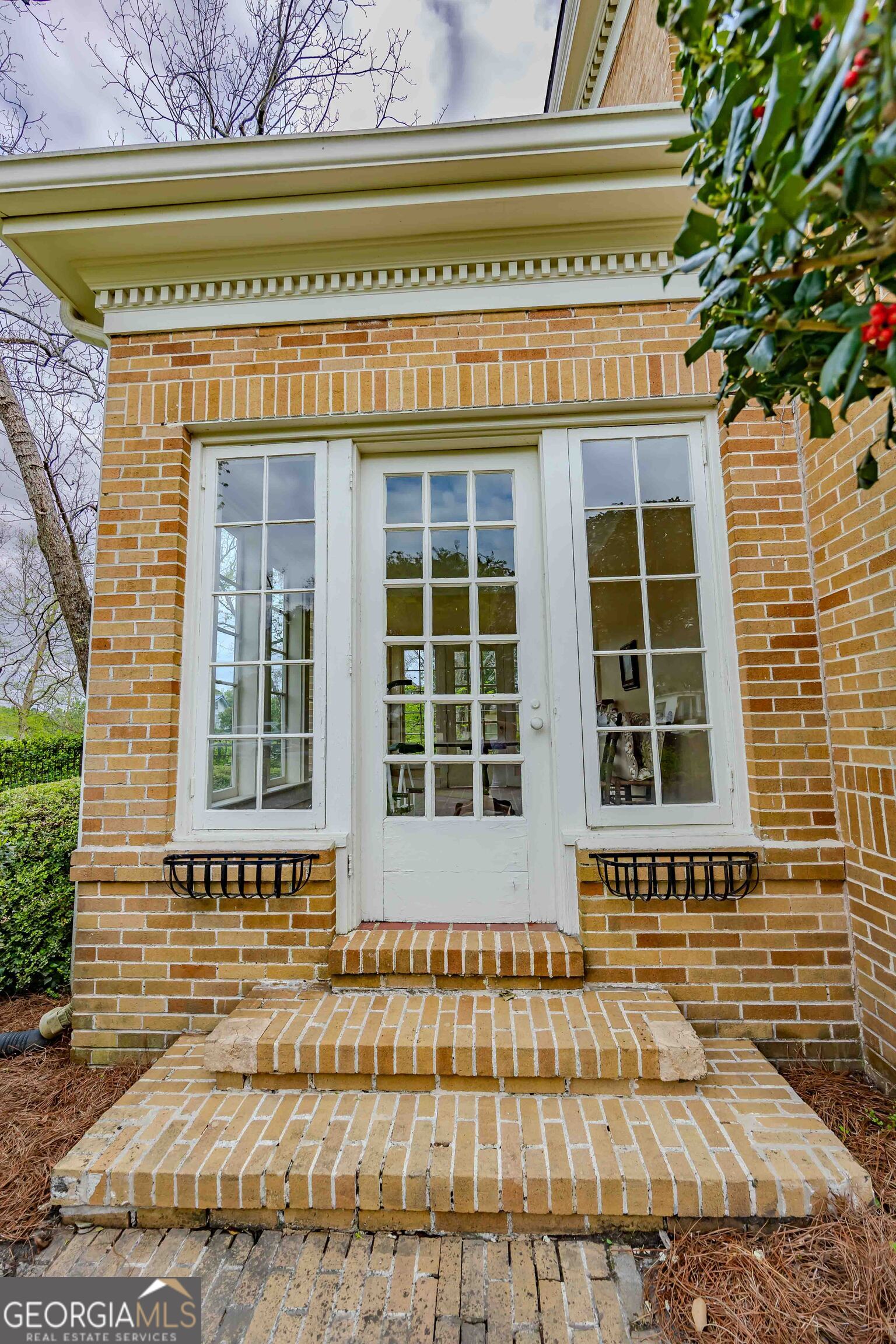 39 W Graham Street