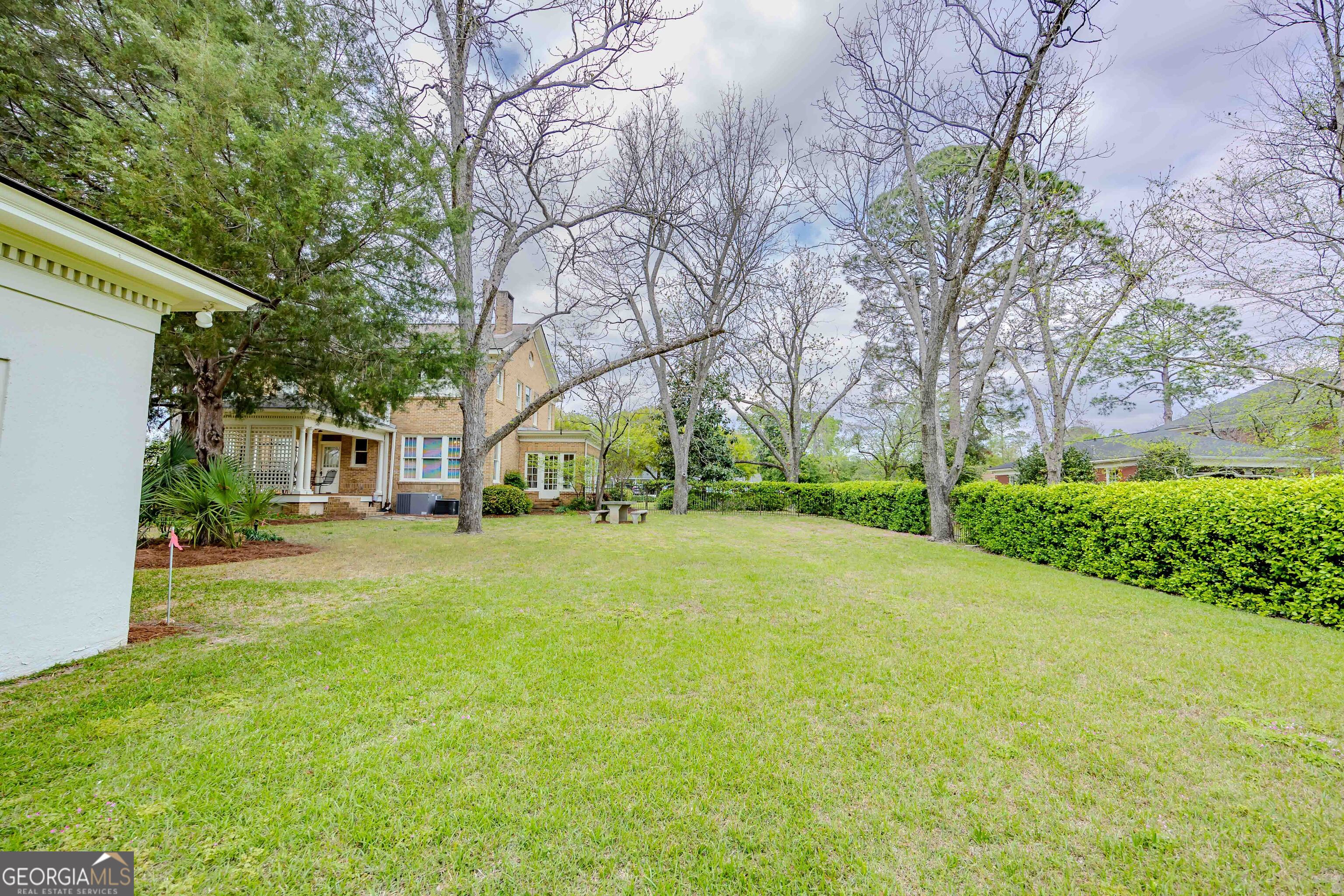 39 W Graham Street