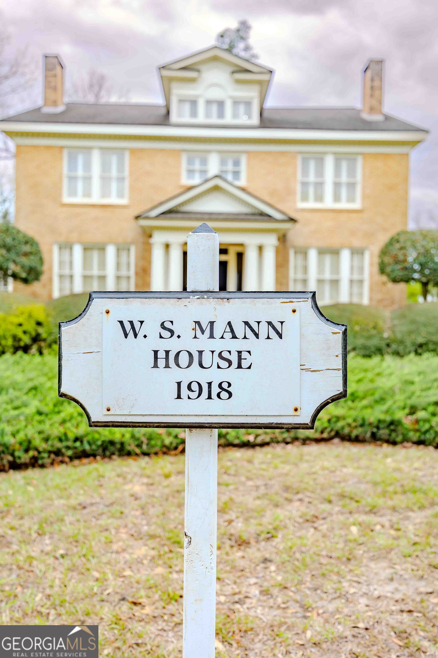 39 W Graham Street