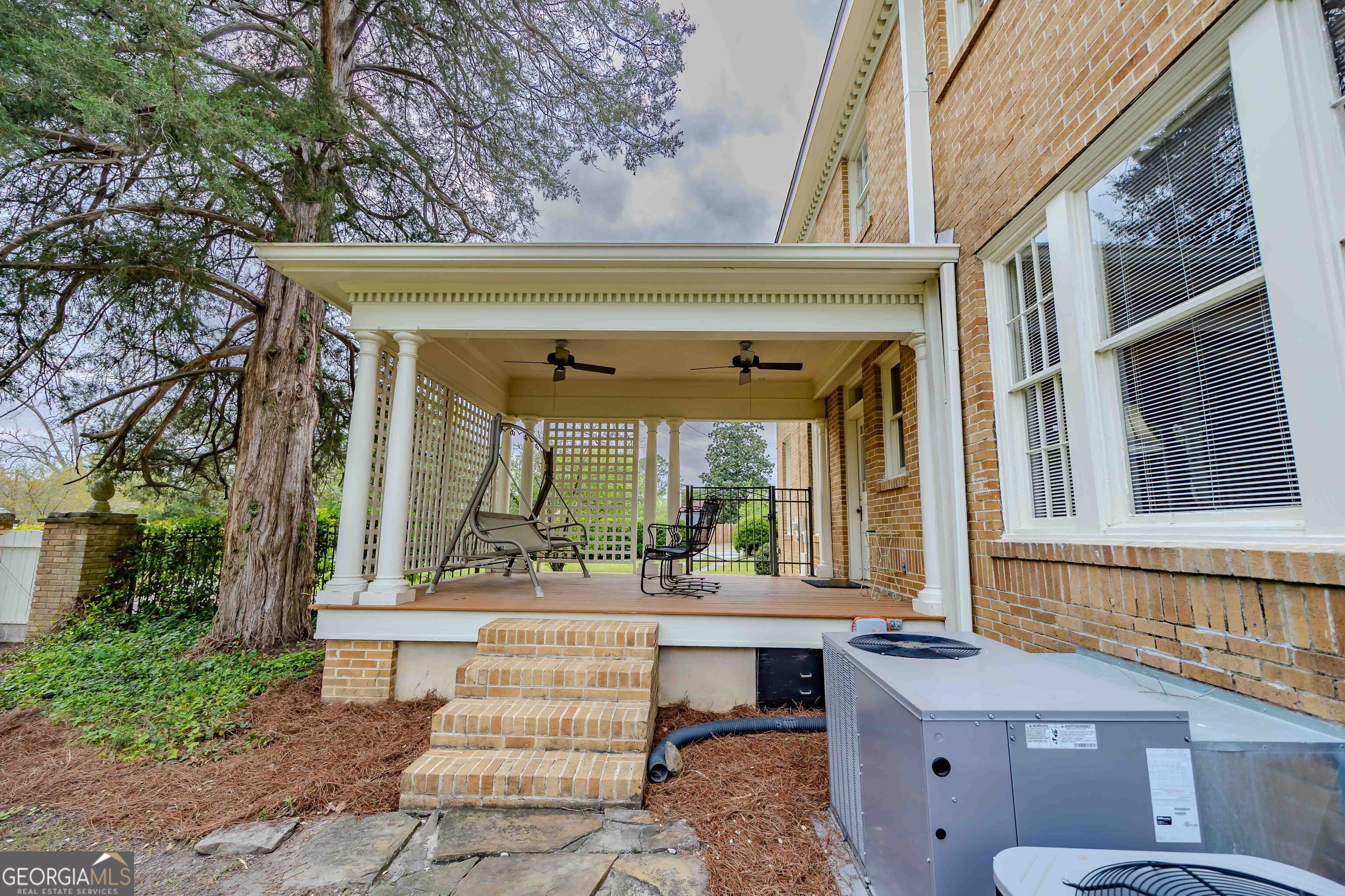 39 W Graham Street