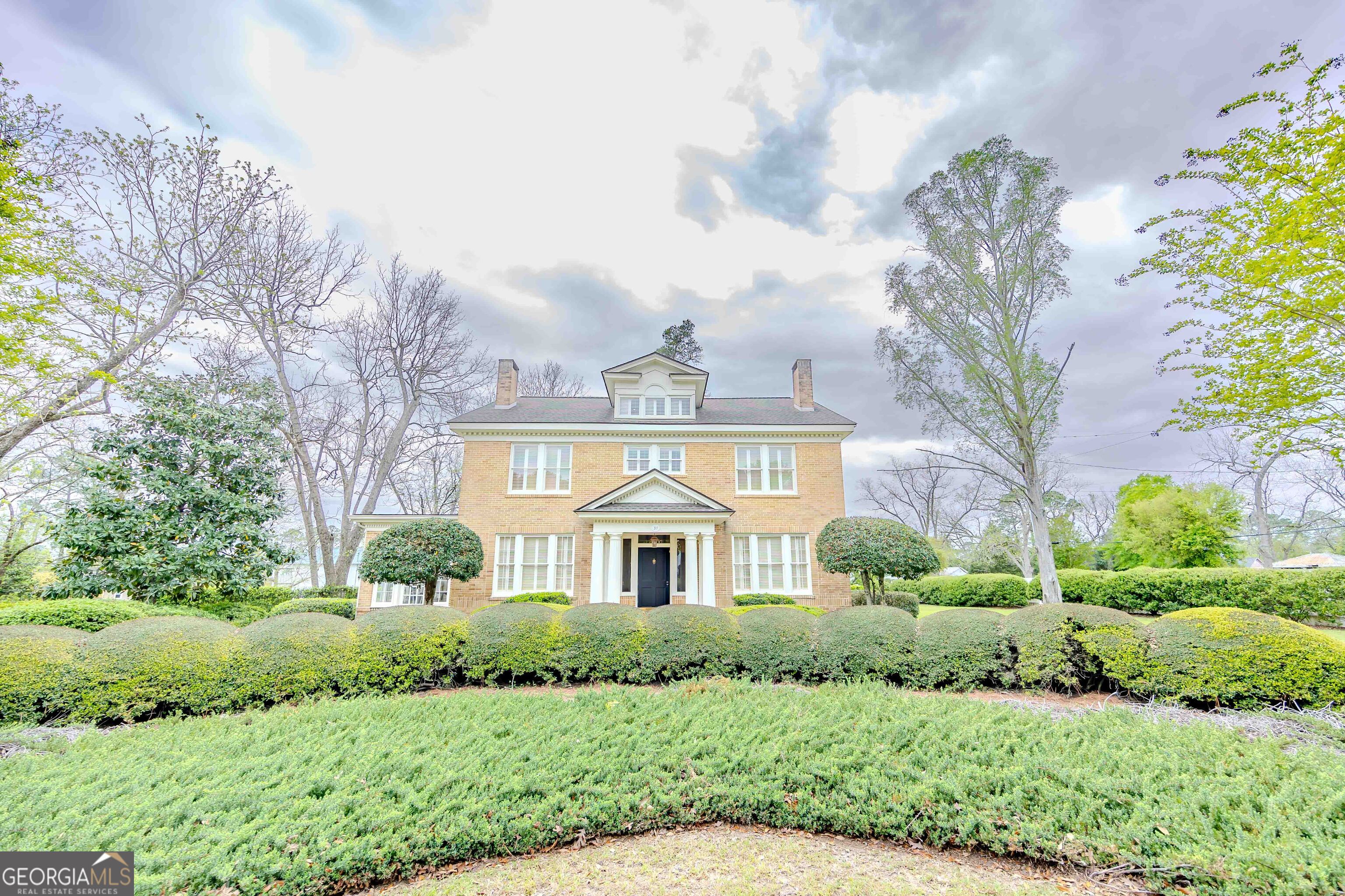 39 W Graham Street