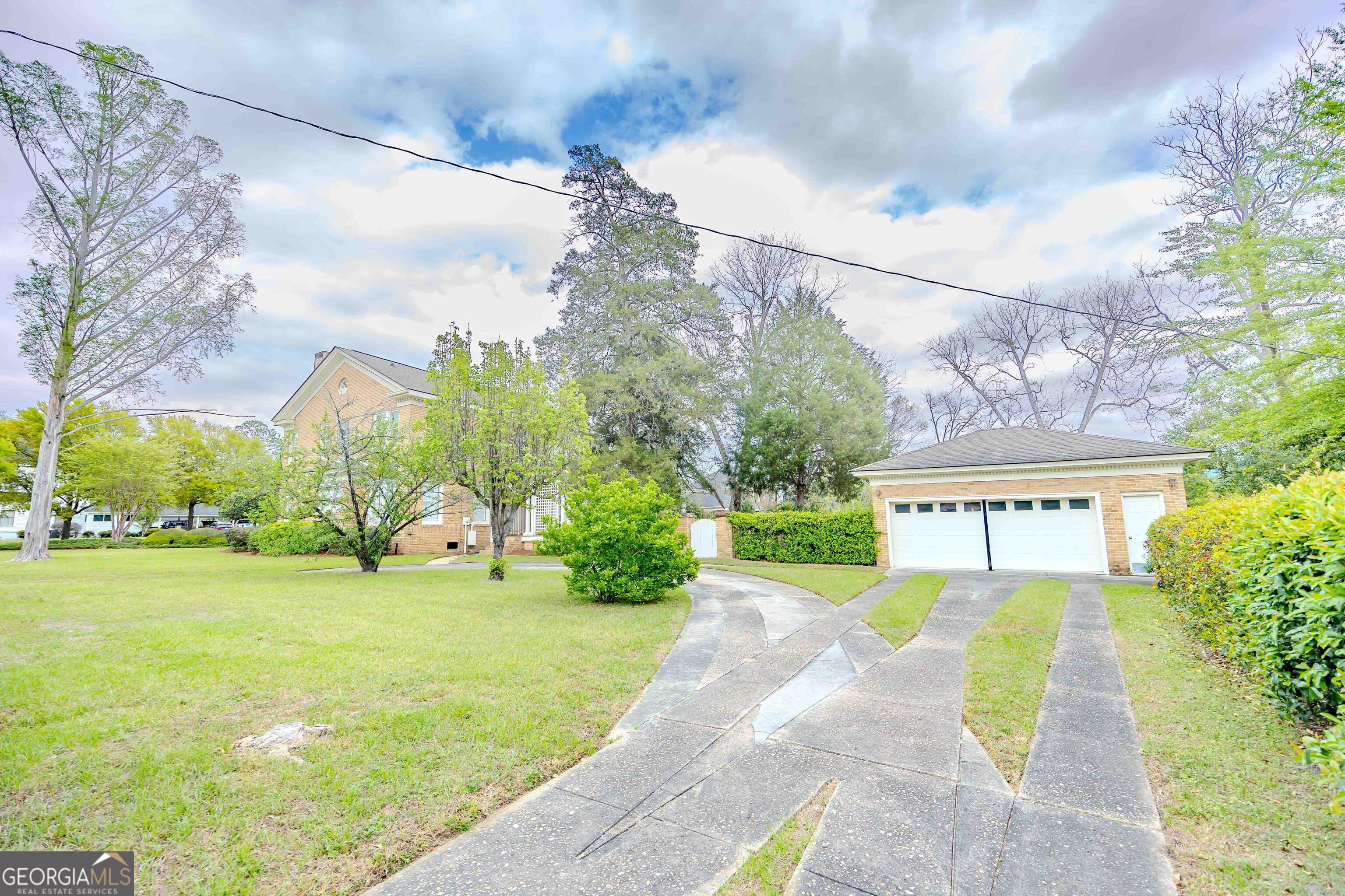 39 W Graham Street