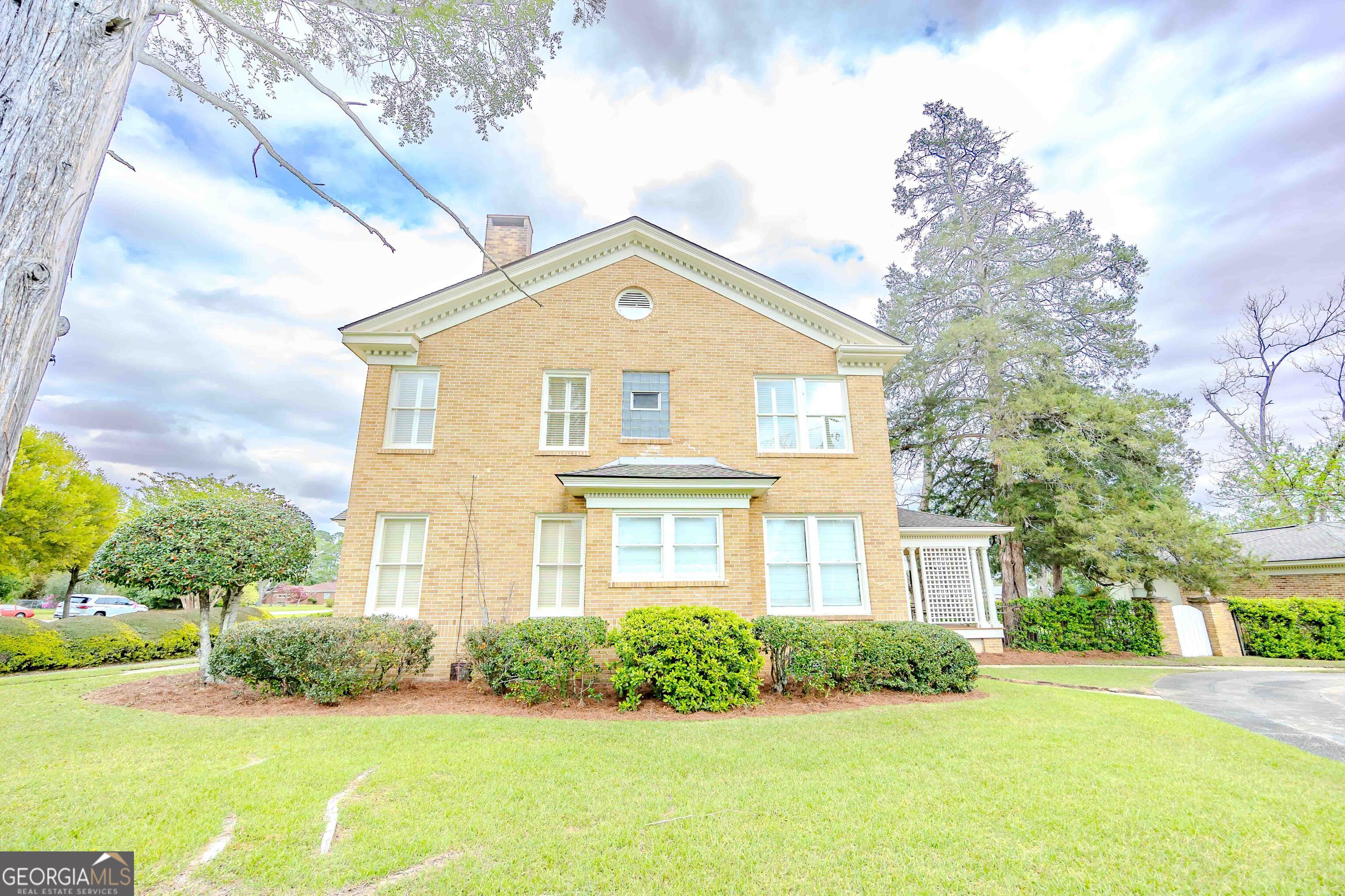39 W Graham Street