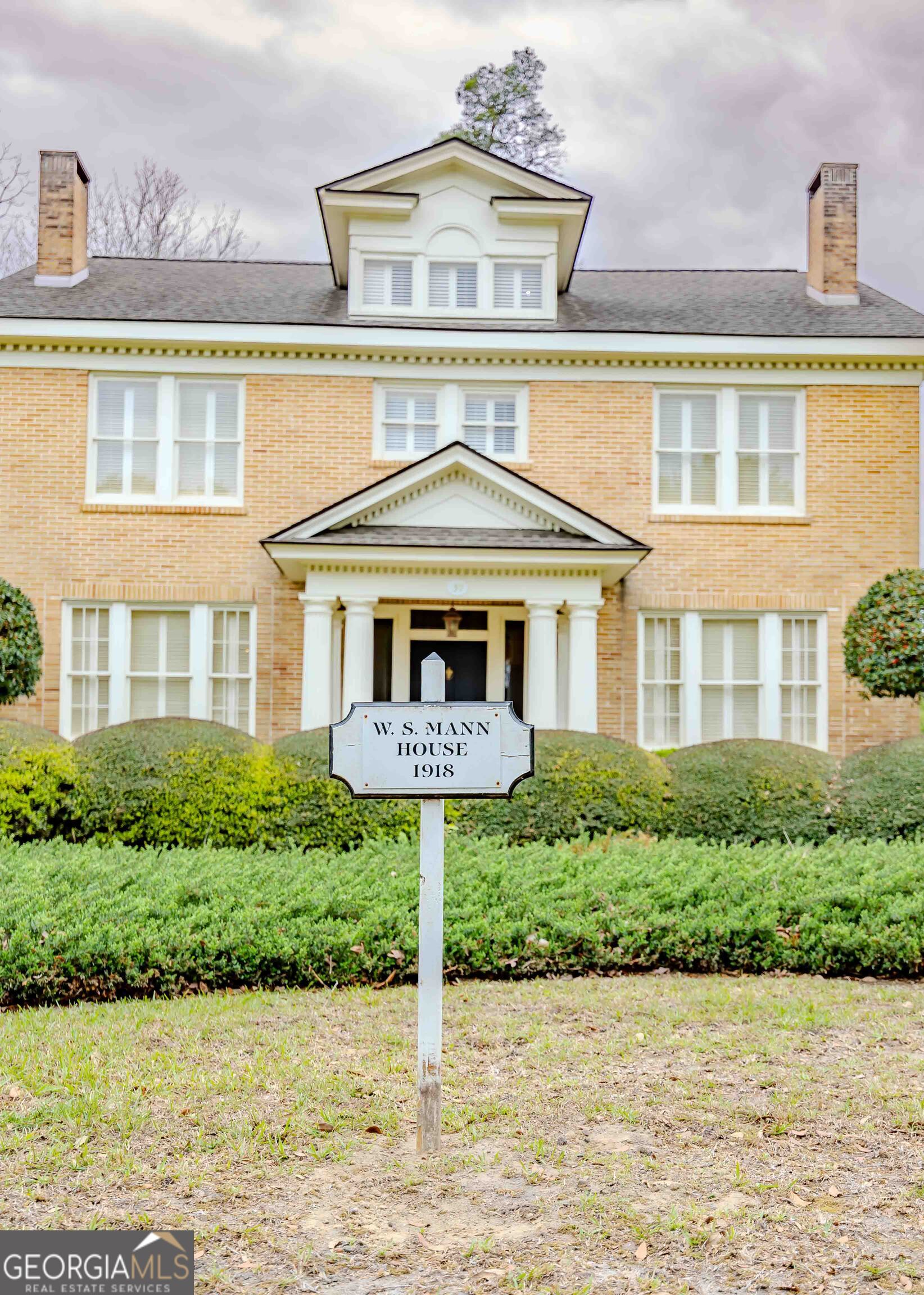 39 W Graham Street