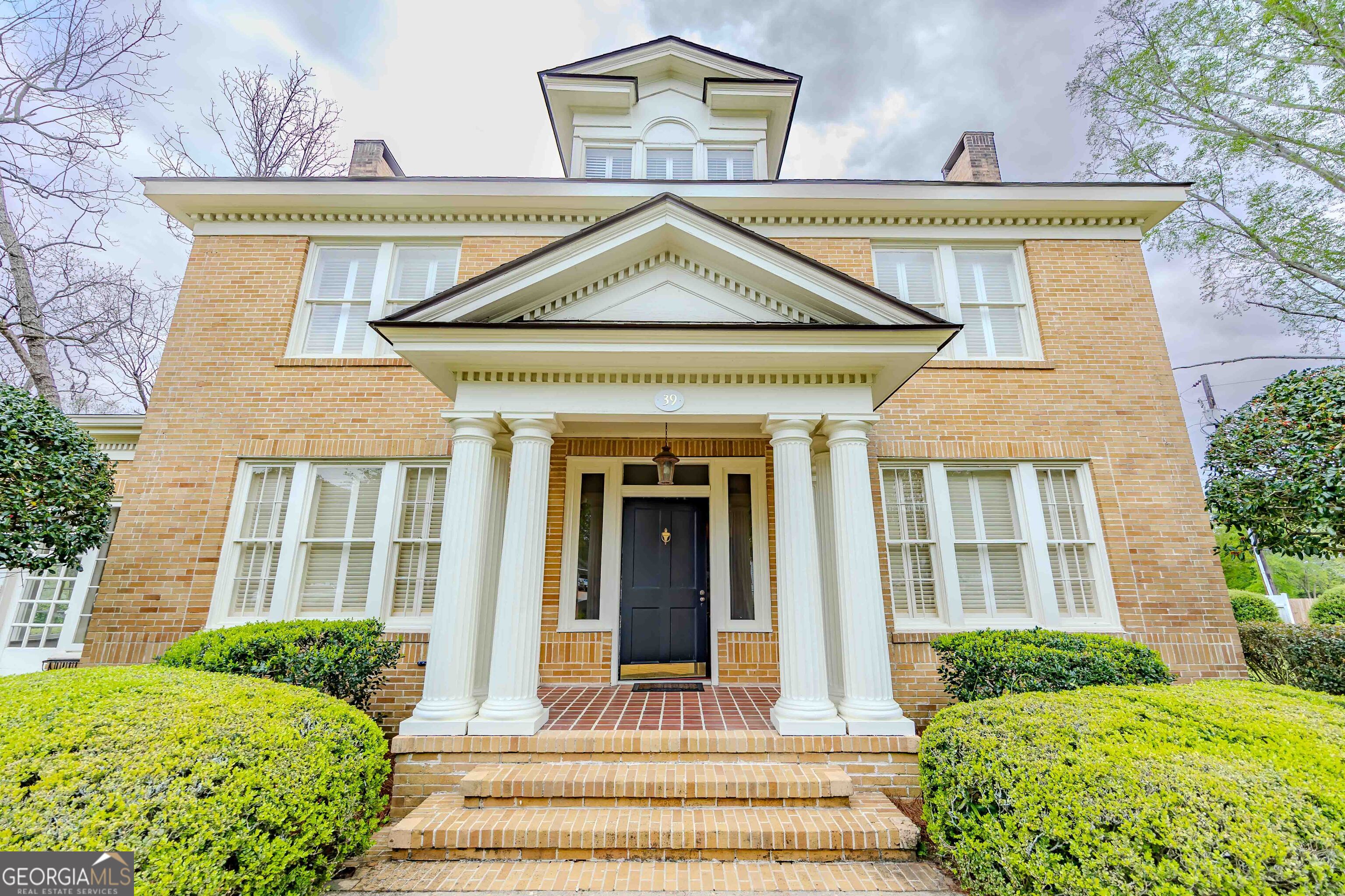 39 W Graham Street