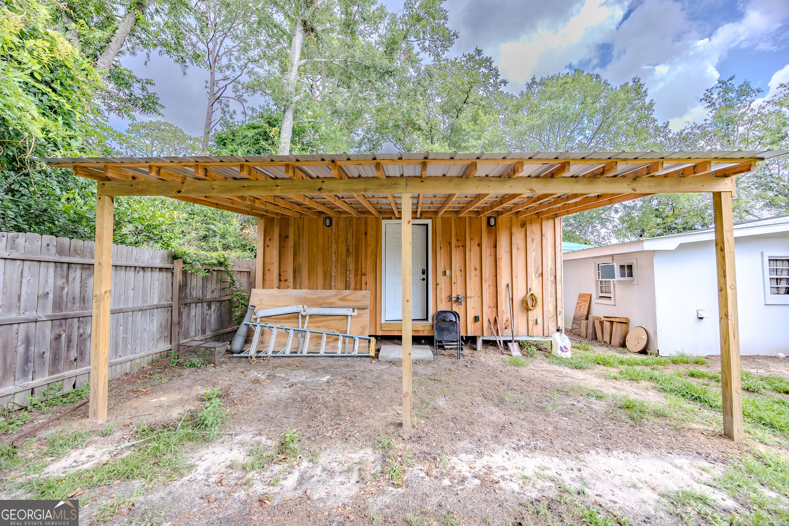 10 W Graham Street