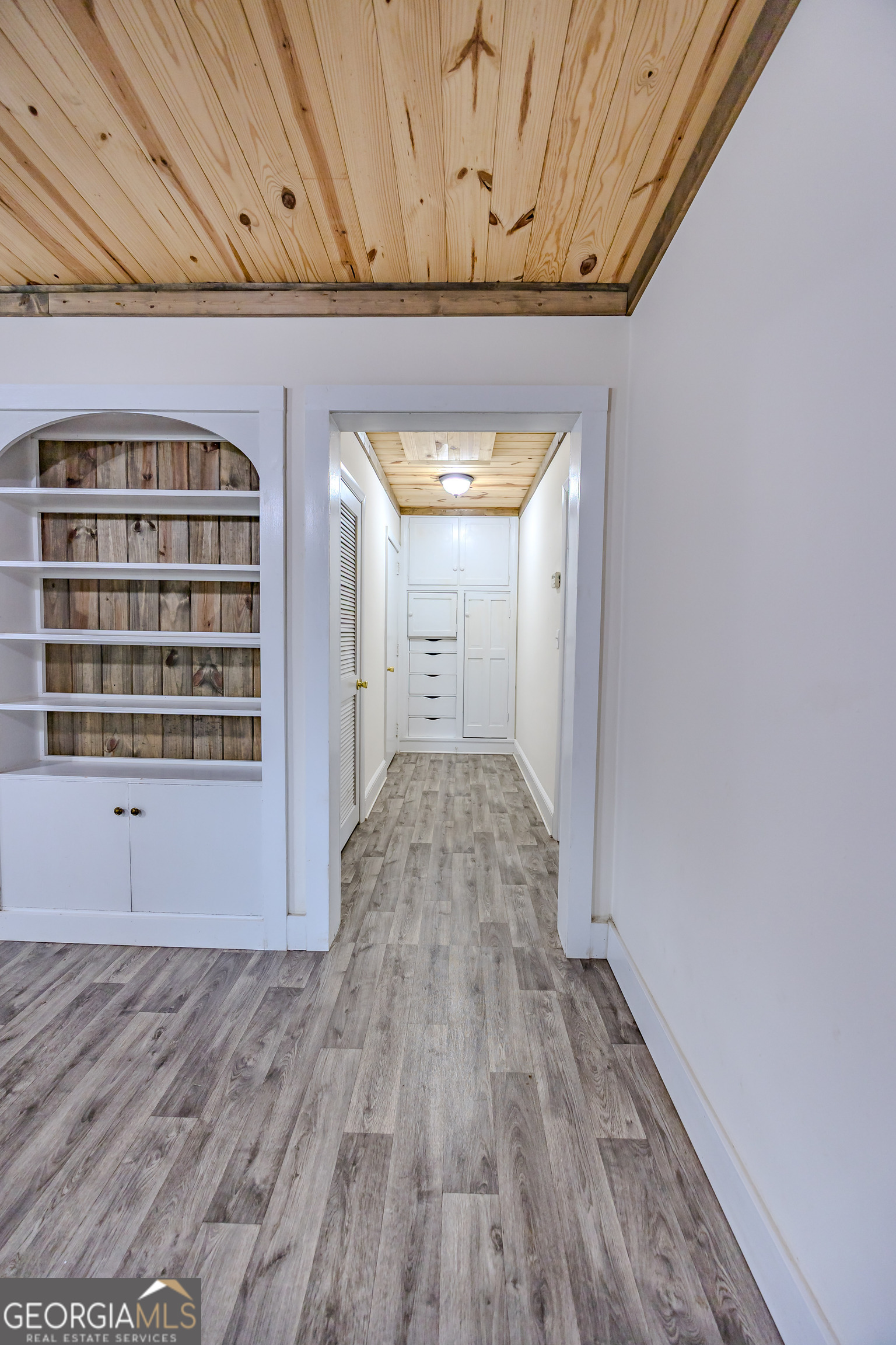 10 W Graham Street