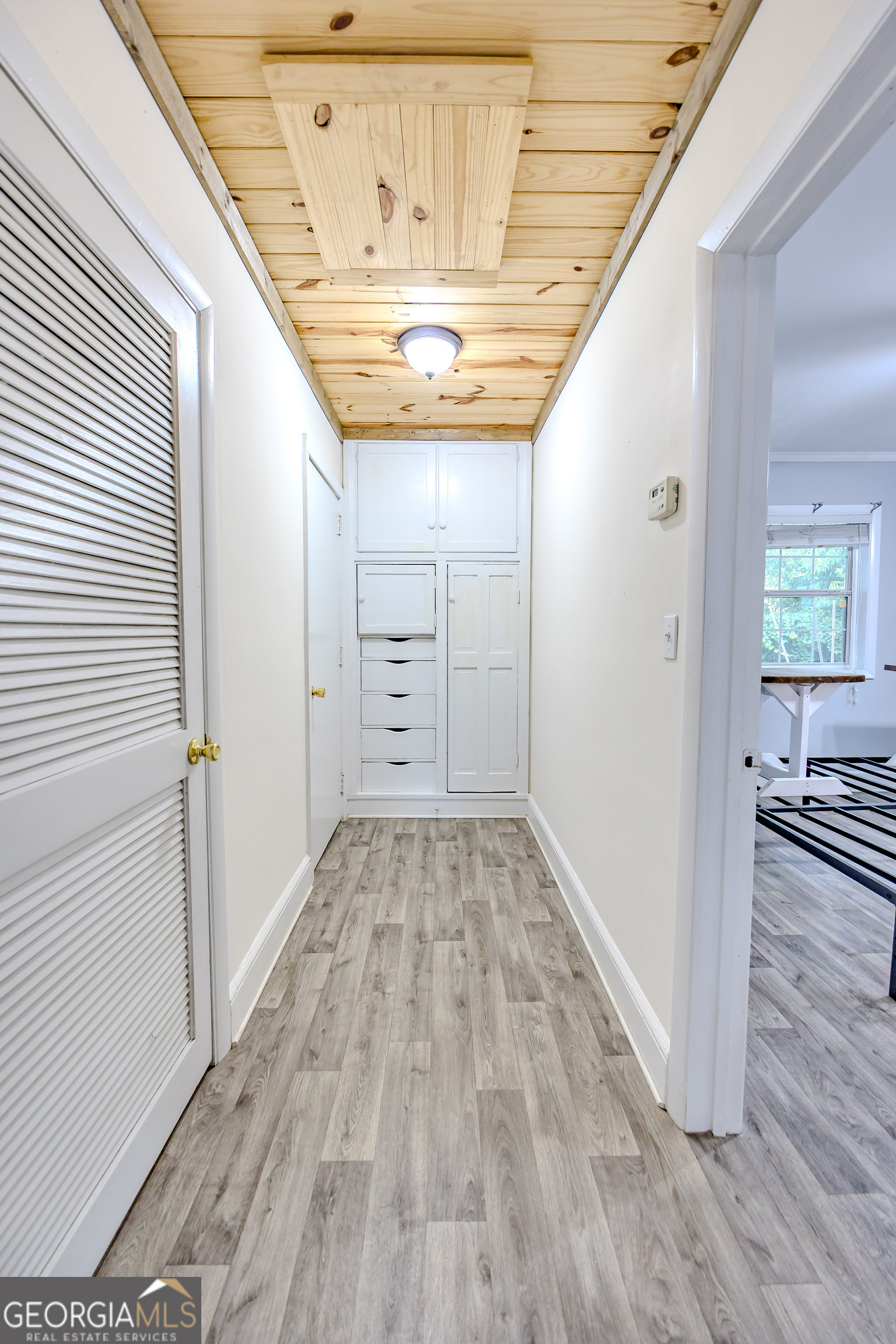 10 W Graham Street