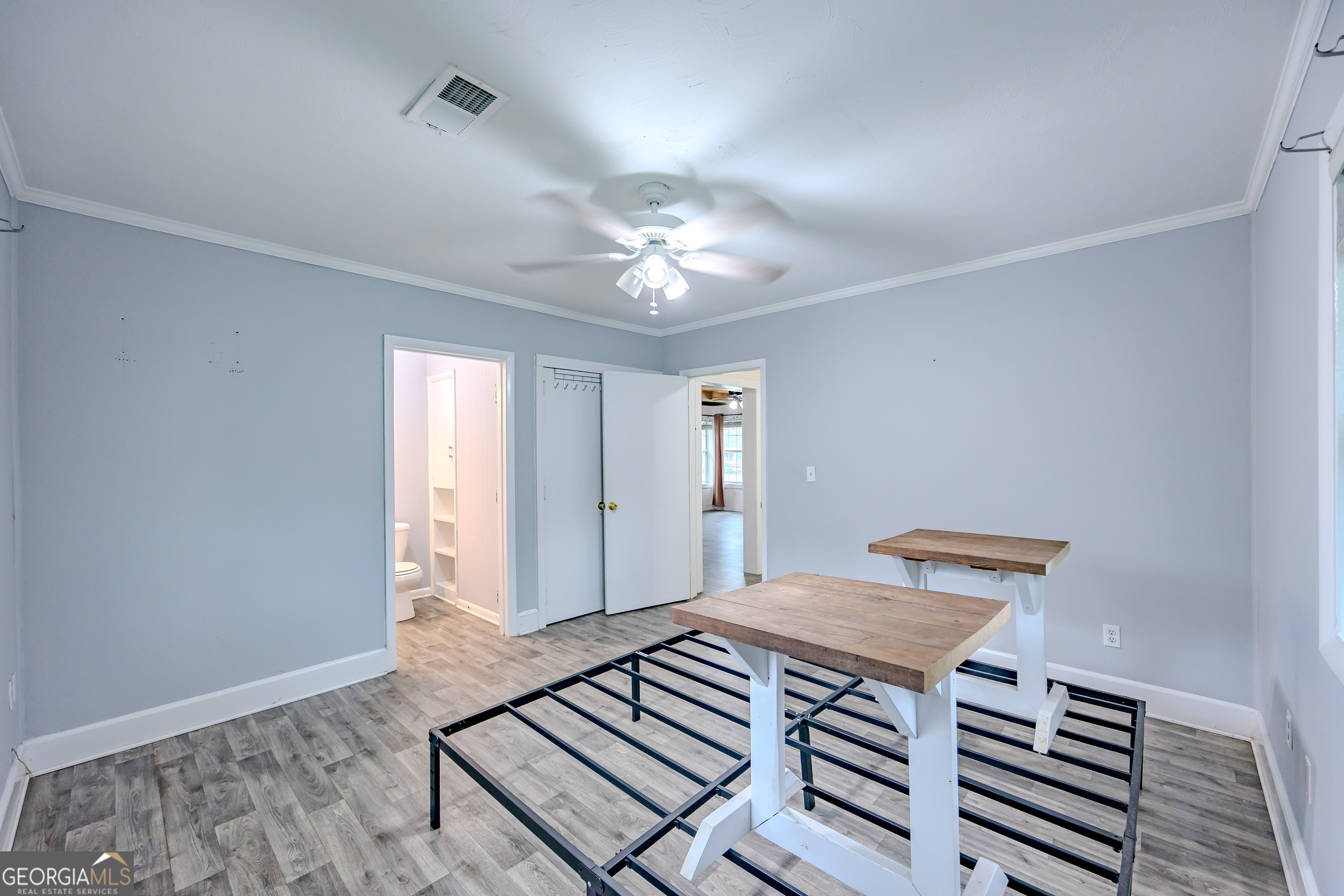 10 W Graham Street