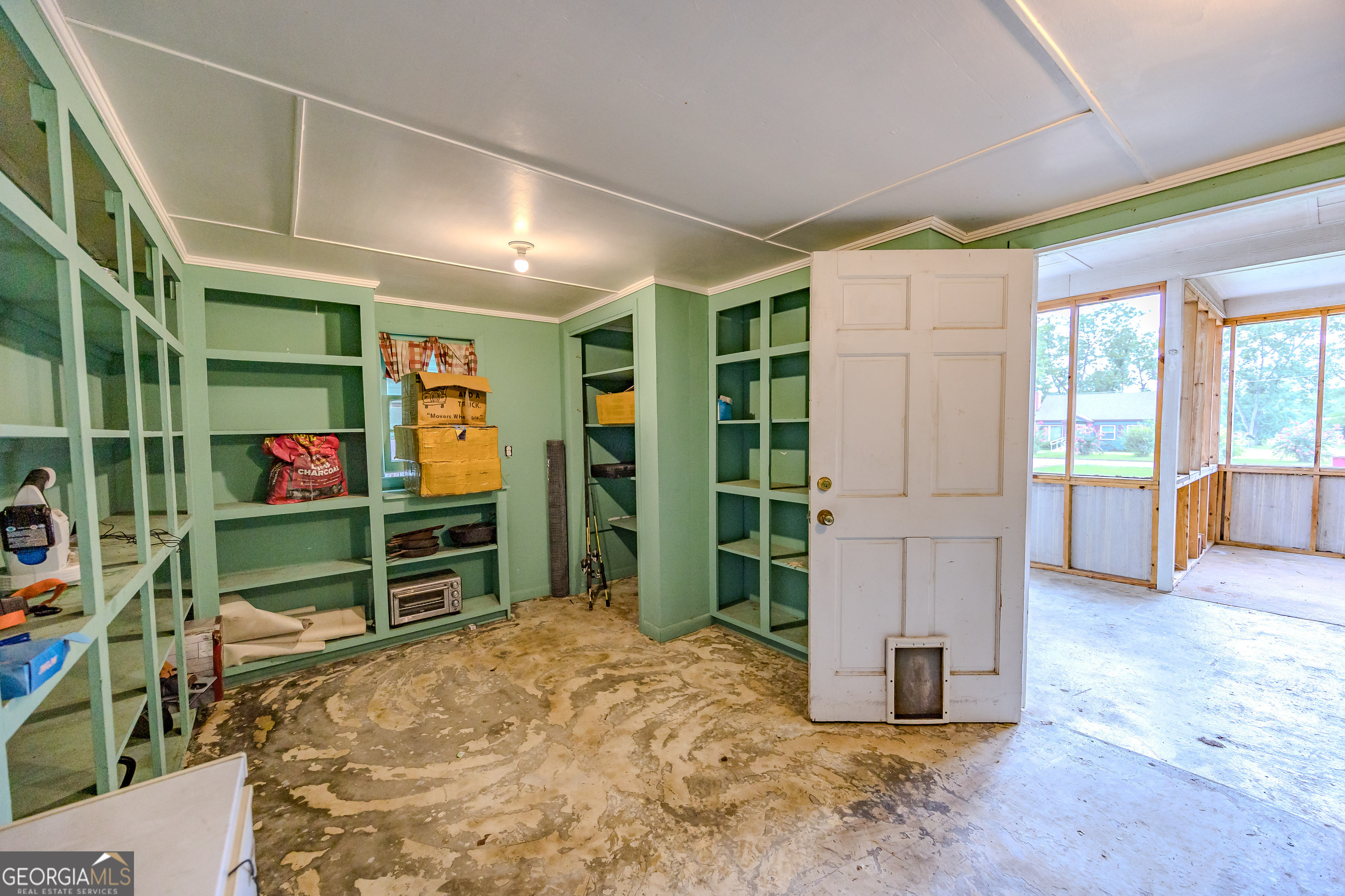 10 W Graham Street
