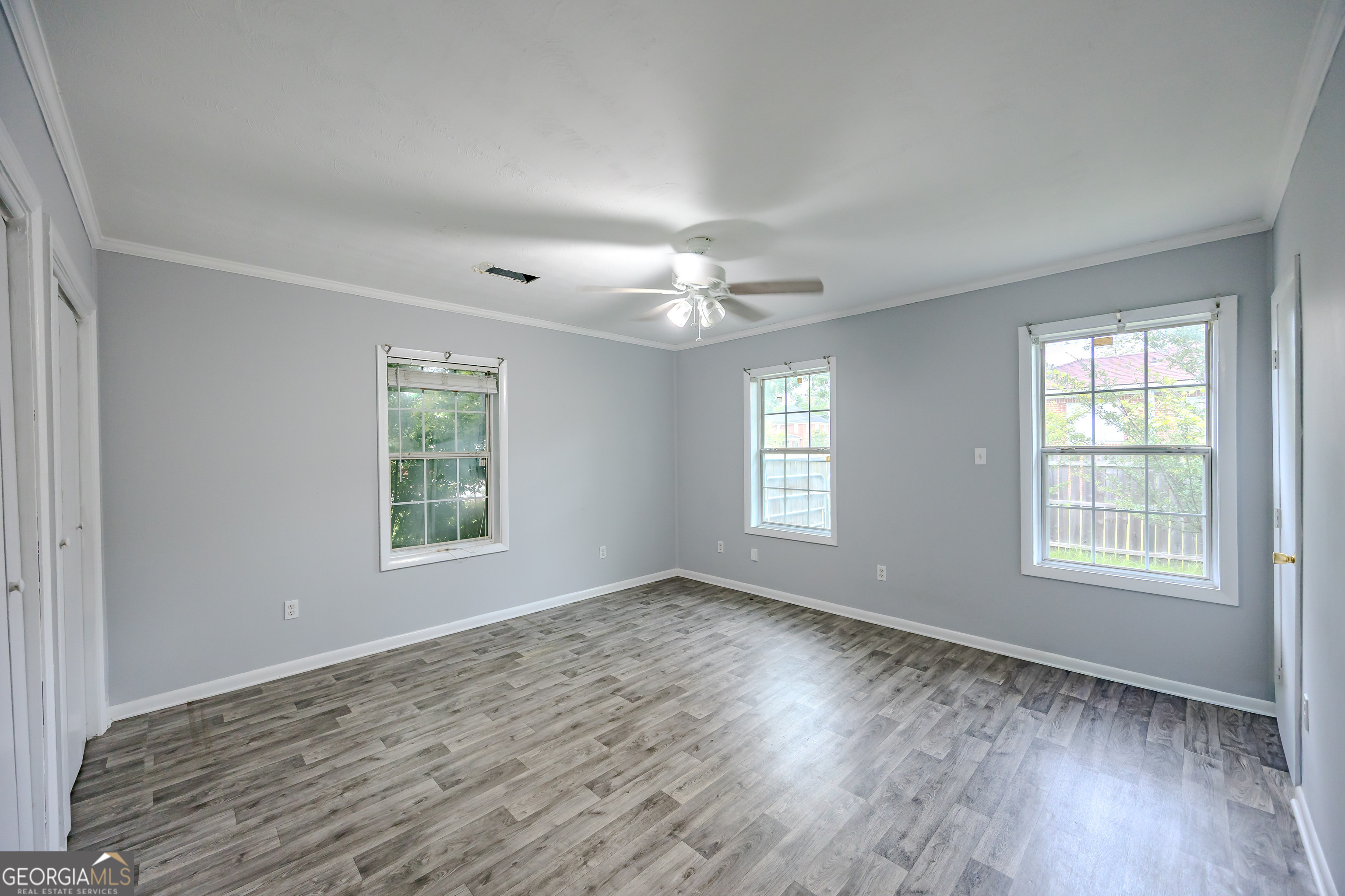 10 W Graham Street
