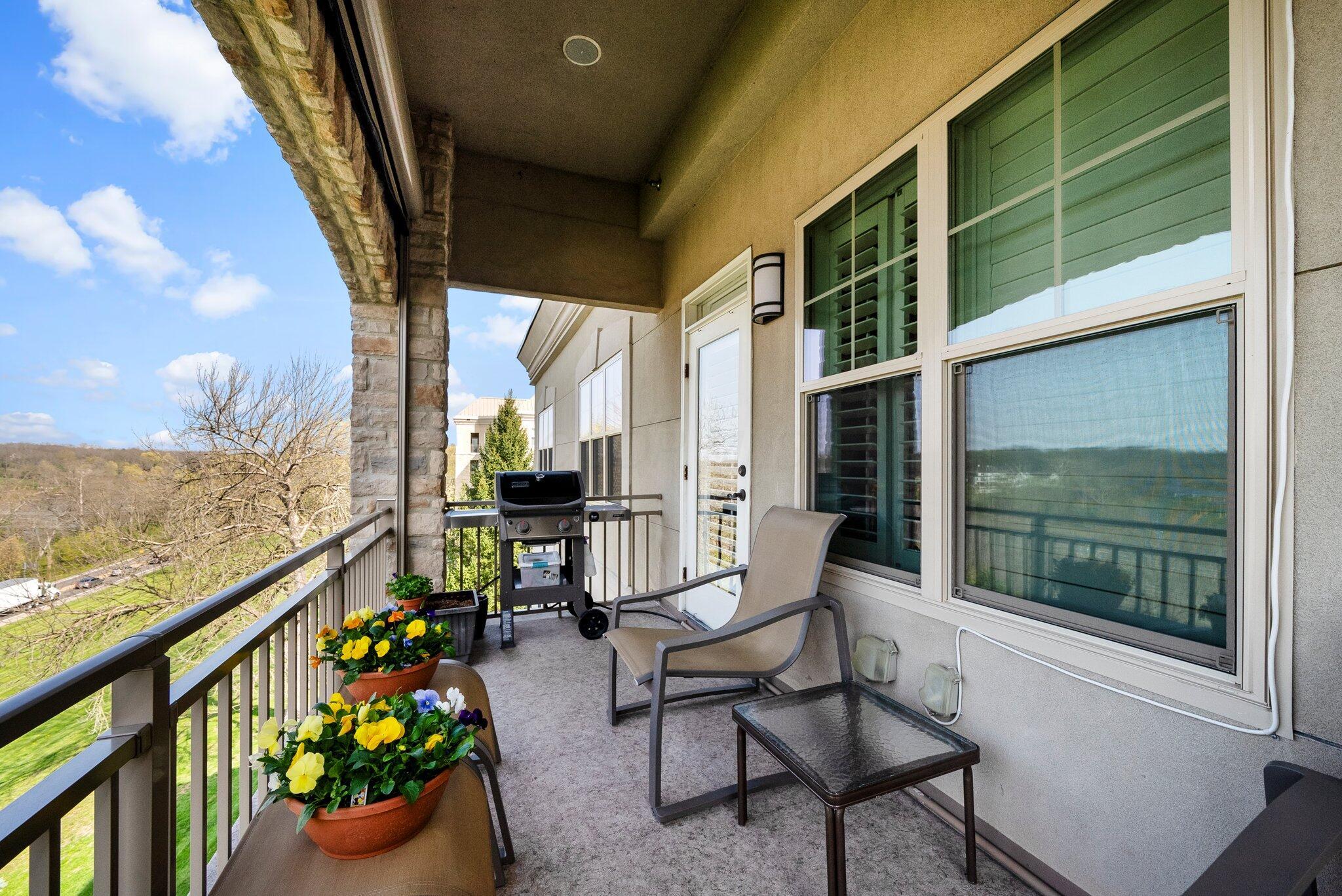 5735 Newbank Circle, 303