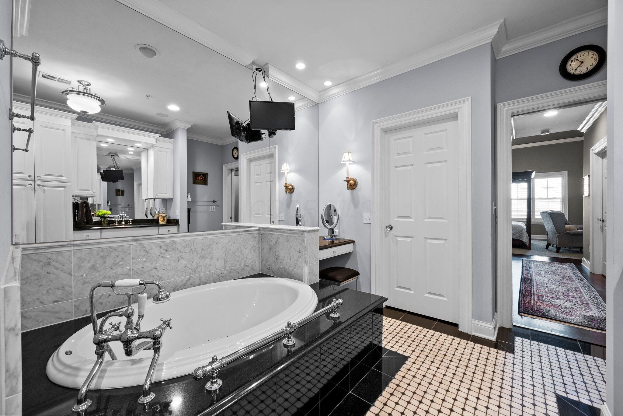 5735 Newbank Circle, 303